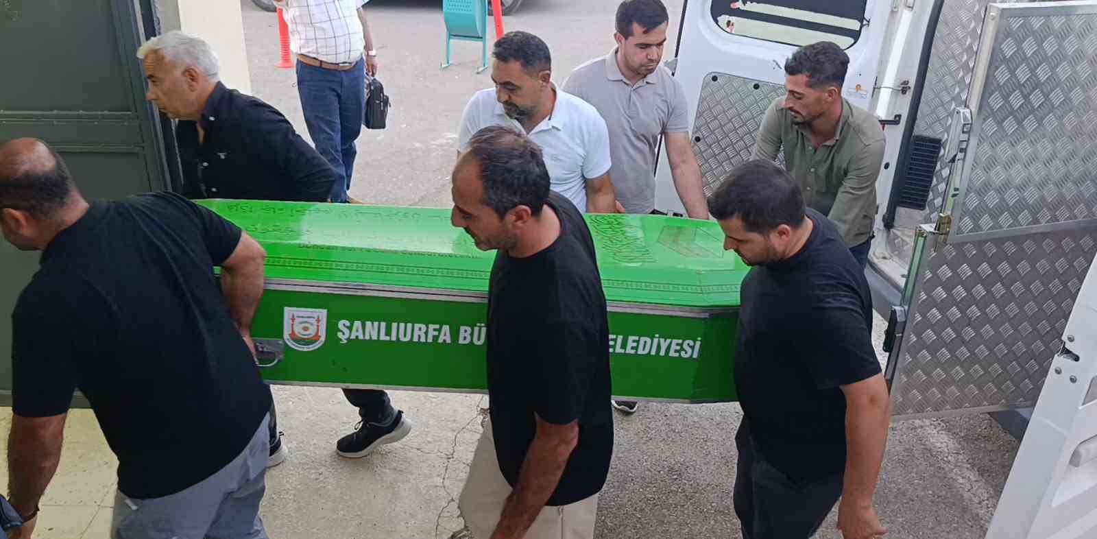 Şanlıurfa’daki kazada hayatını kaybeden 4 kişinin cenazeleri Adli Tıp Kurumuna getirildi
