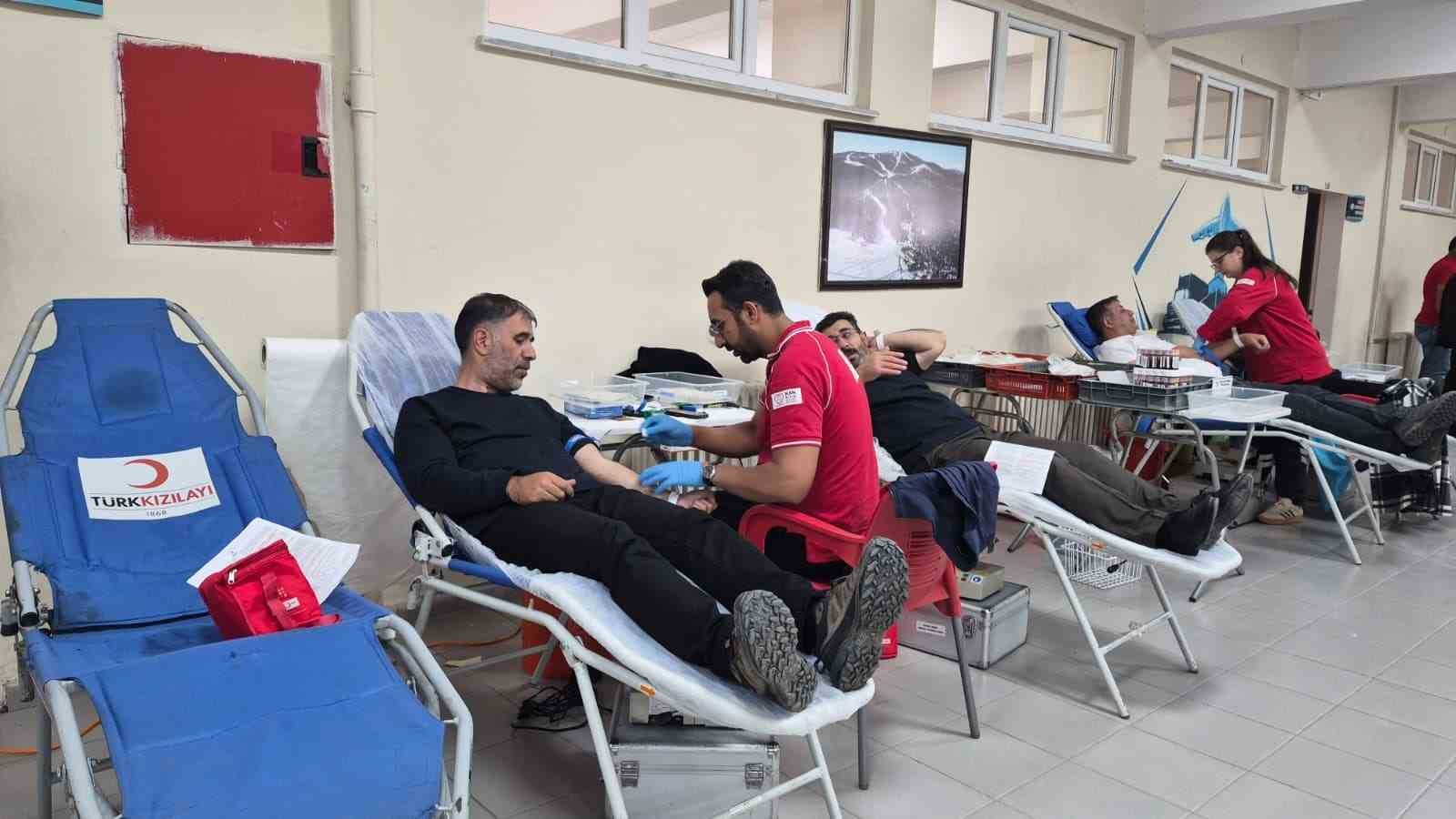 Sarıkamış’ta üniversite öğrencilerinden Kızılay’a kan bağışı desteği
