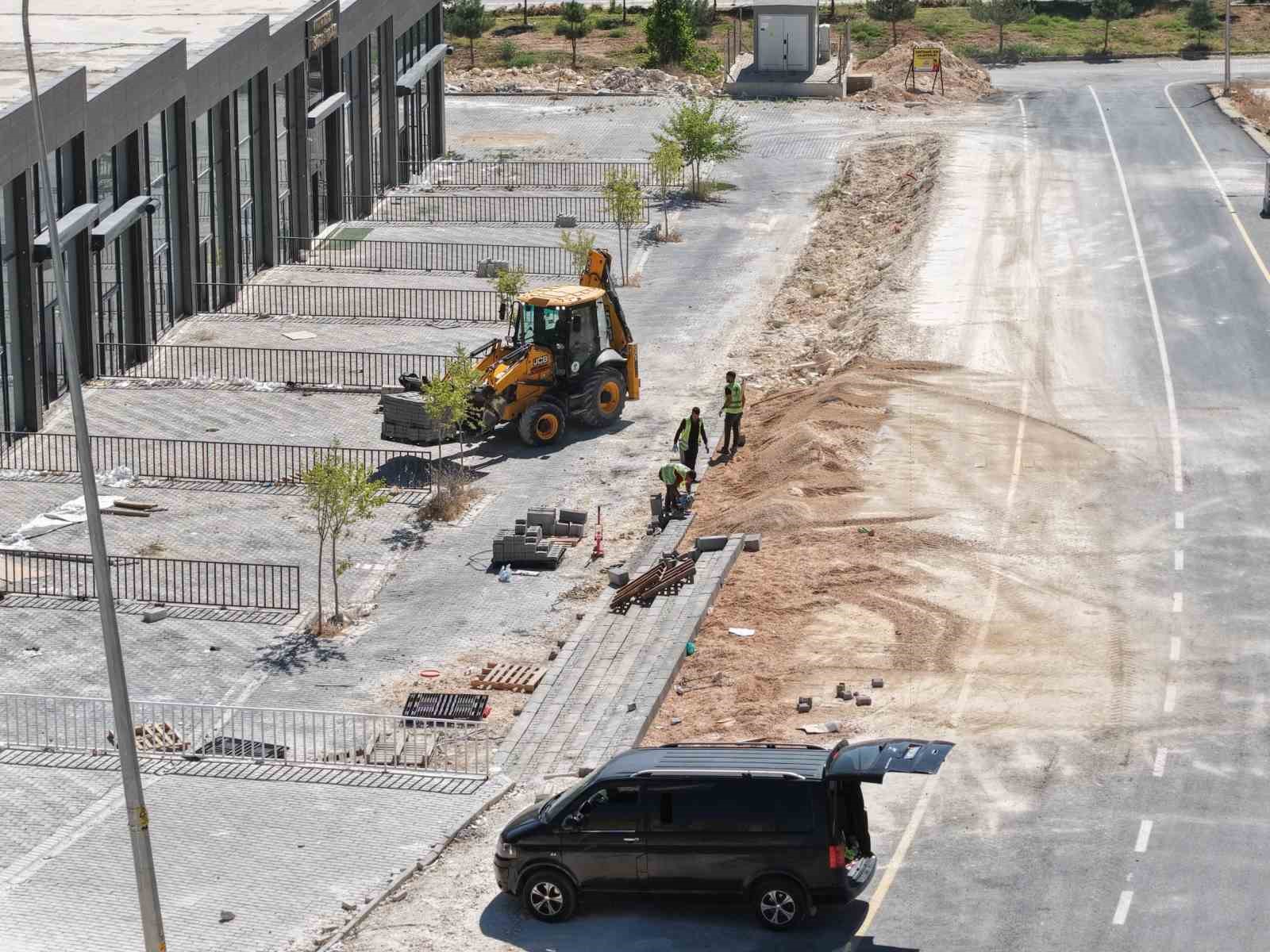 Şehitkamil’de kaldırımlar yenileniyor
