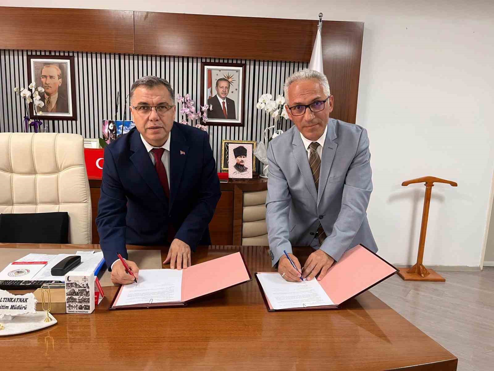 Şehitliklerdeki anıtların bakım ve onarımı için protokol imzalandı

