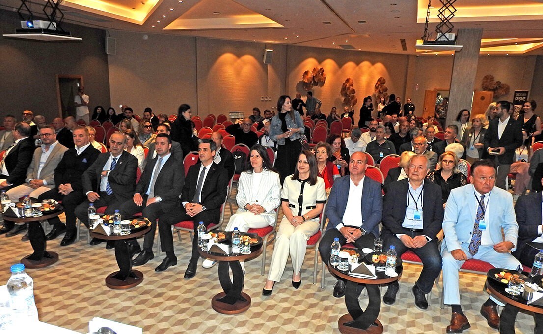 Sektör temsilcileri "1. Çeşme Turizm Zirvesi"nde buluştu

