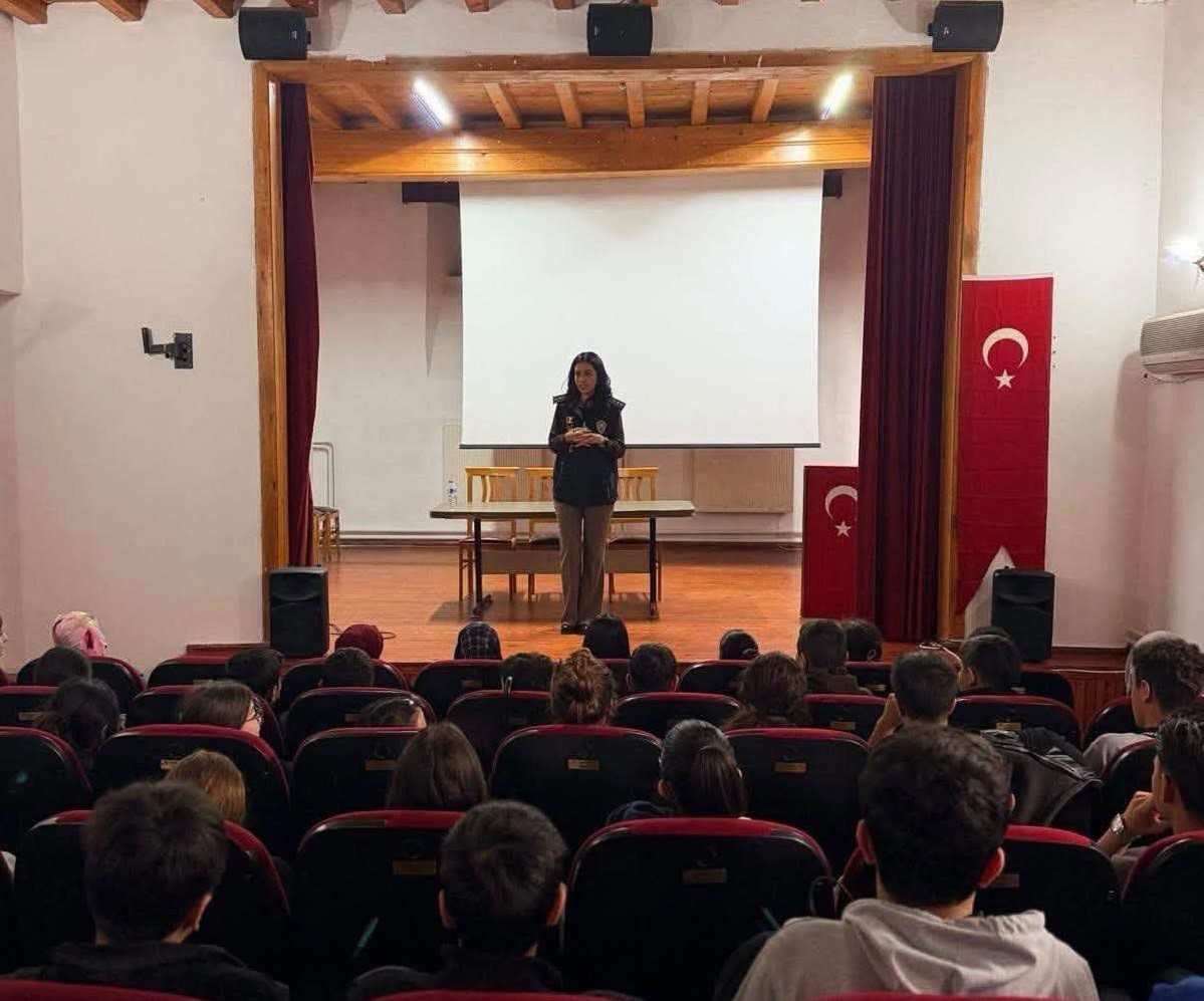 SİBERAY’dan gençlere dijital güvenlik uyarısı
