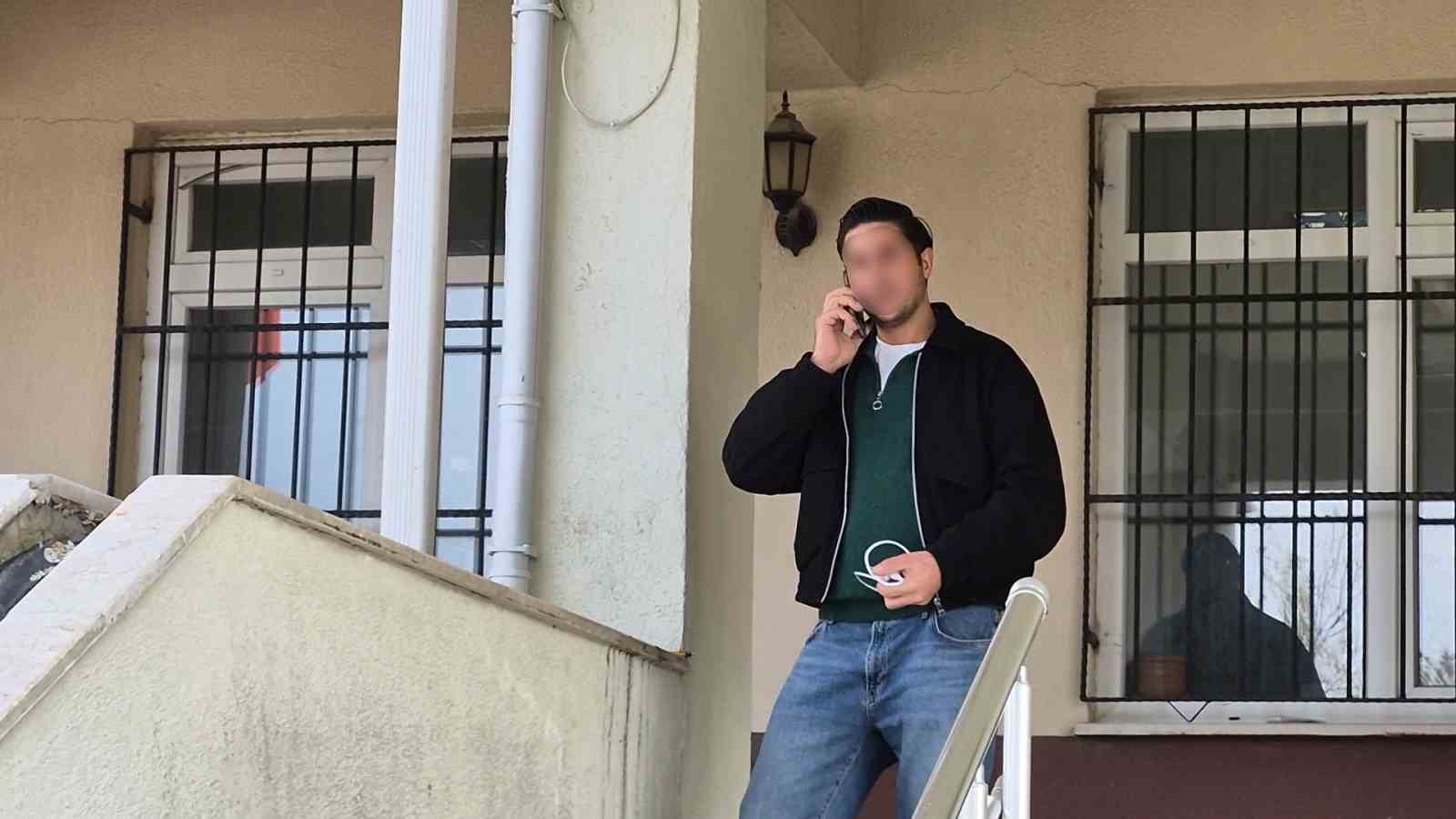 Sınava geç kalınca öfkesini gazeteciden çıkardı
