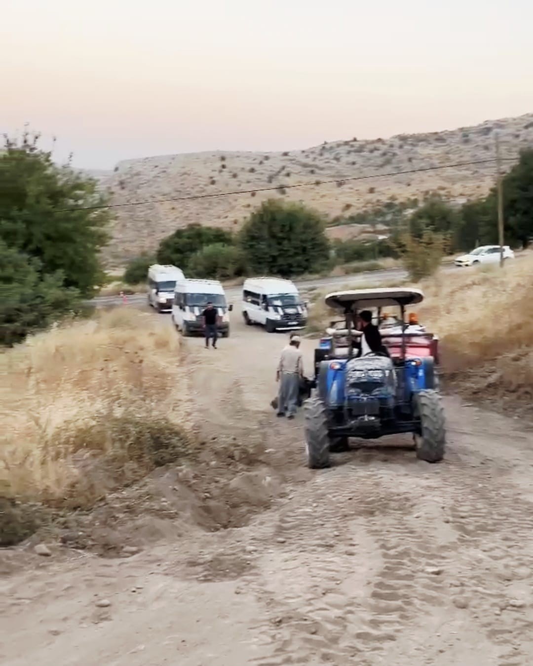 Sincik-Kahta yolunda vatandaşların ulaşım mağduriyeti sürüyor
