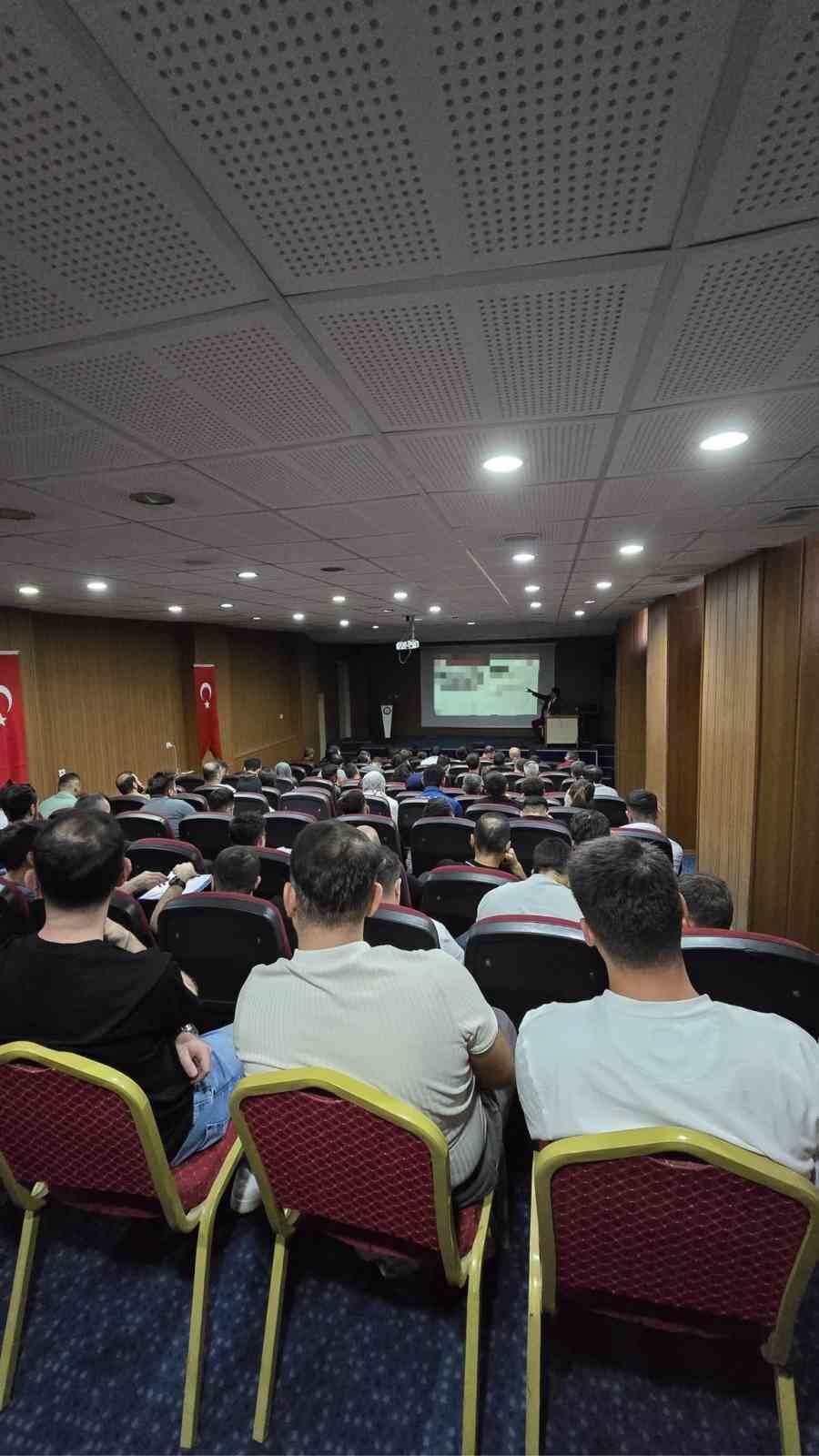 Şırnak’ta 76 emniyet personeline düzensiz göç semineri verildi
