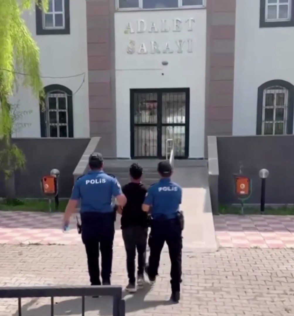 Sivas’ta kesinleşmiş hapis cezası bulunan firari hükümlü yakalandı
