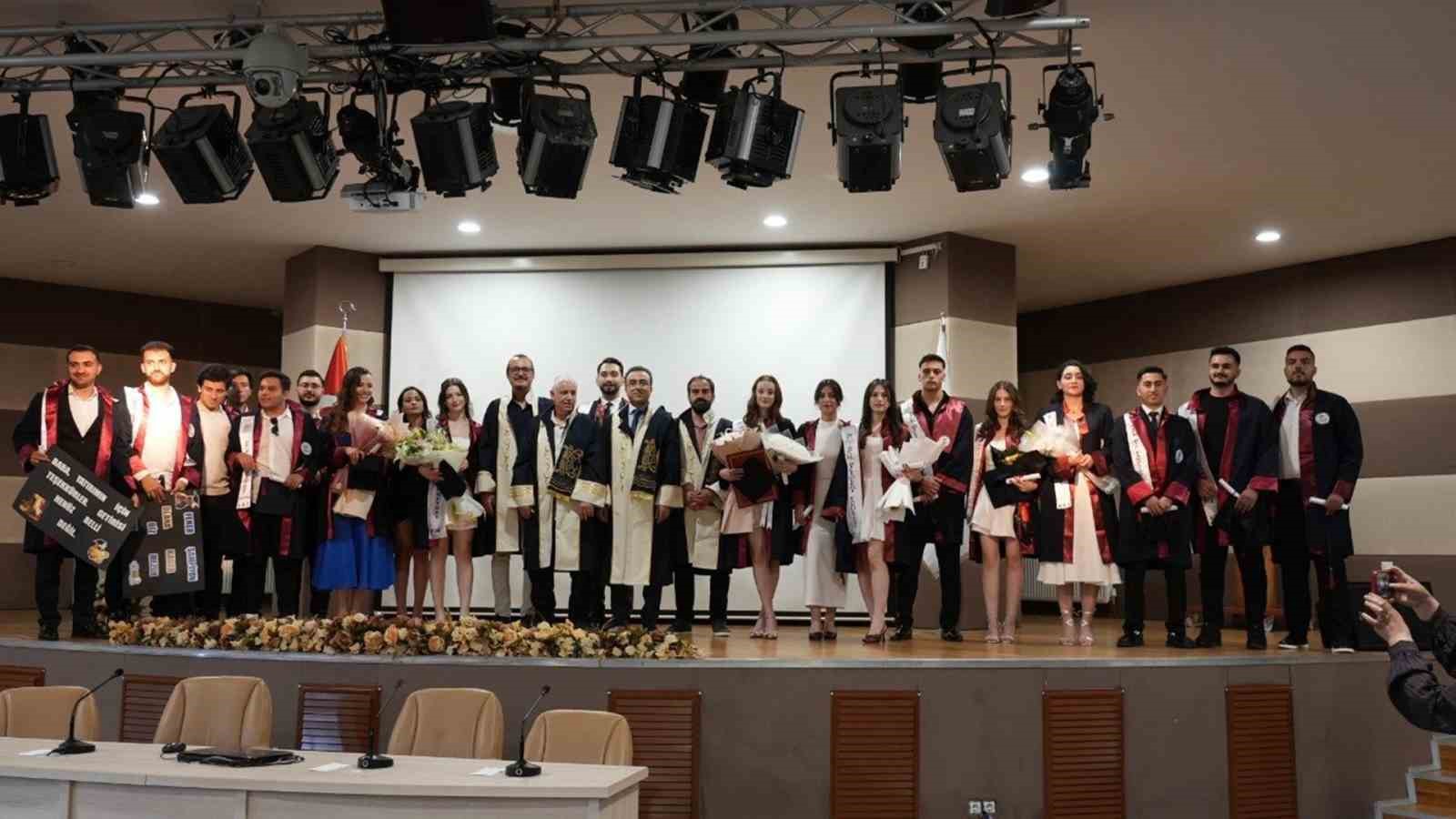 Sporun geleceğine yön verecek gençler diplomalarını aldı
