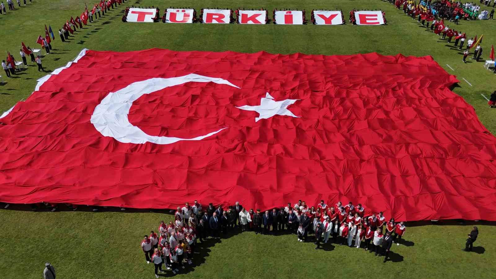 Stadyumda dev Türk bayrağı açıldı
