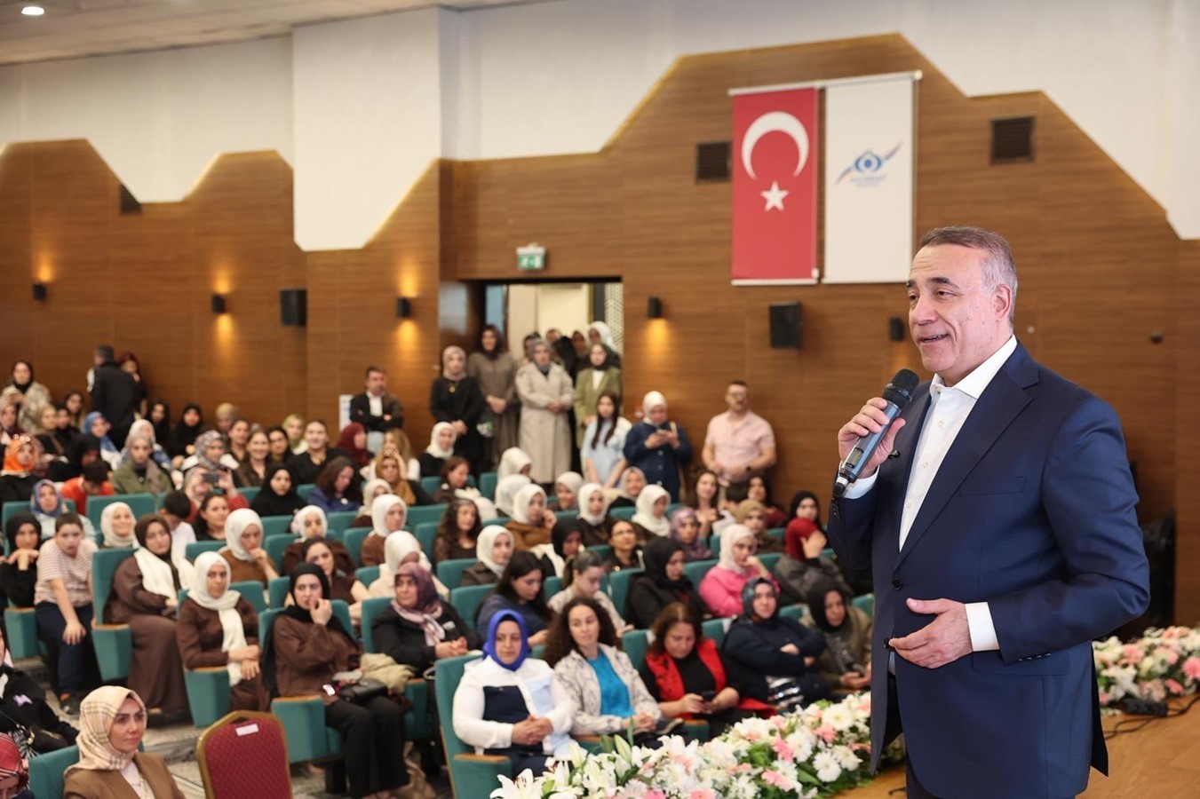 Sultangazili kadınlardan "Zamana İz Bırakan Eserler" Sergisi
