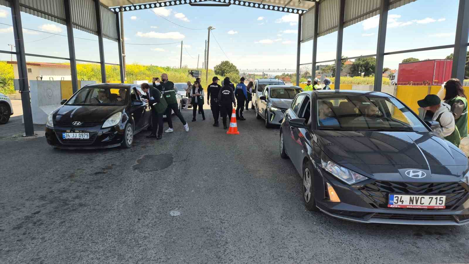 Sürücülere net mesaj: "Direksiyondayken ekrana değil yola bak"
