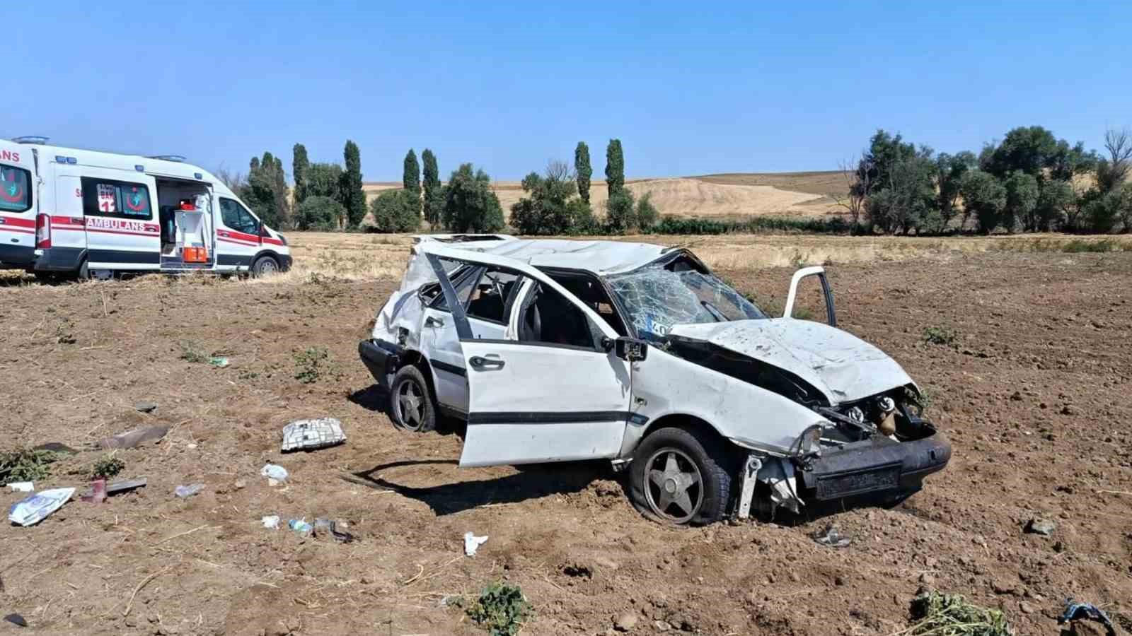 Takla atan otomobil hurdaya döndü: 2 yaralı
