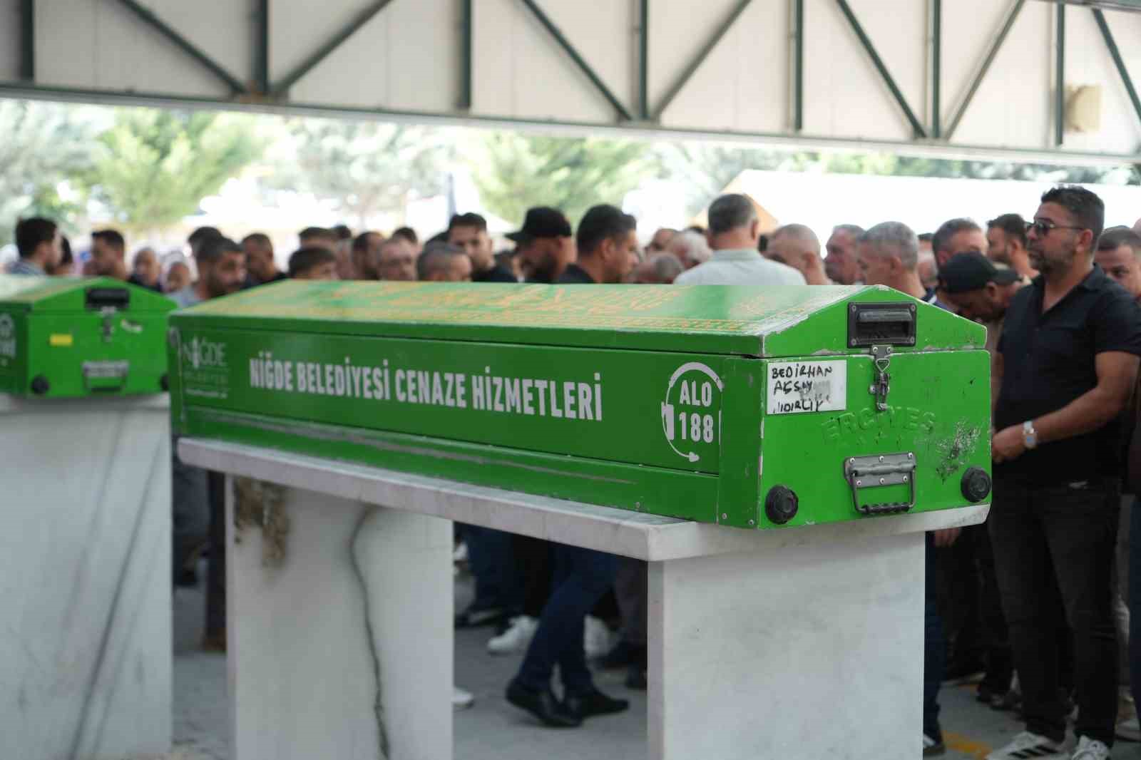 Takla atan otomobildeki genç hayatını kaybetti

