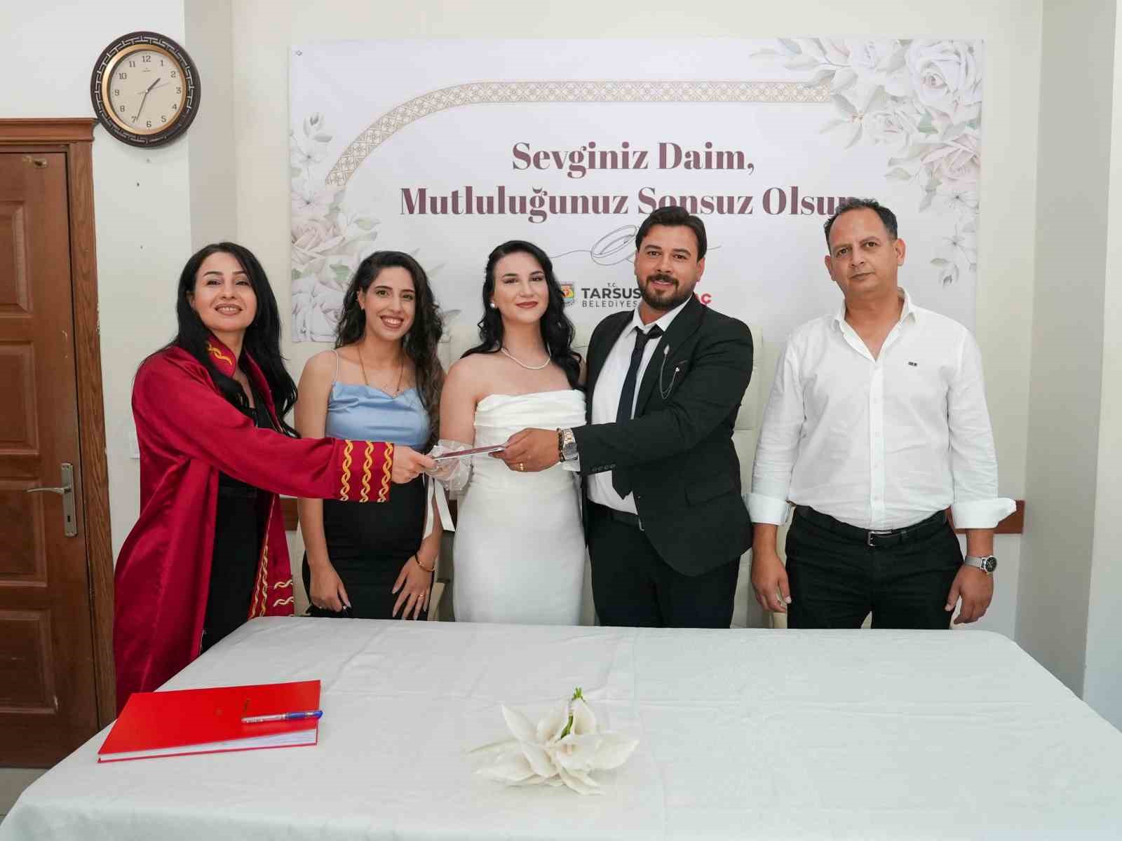 Tarsus’ta 26.06.2026 yoğunluğu: Nikah salonunda 20 çiftin mutluluğu

