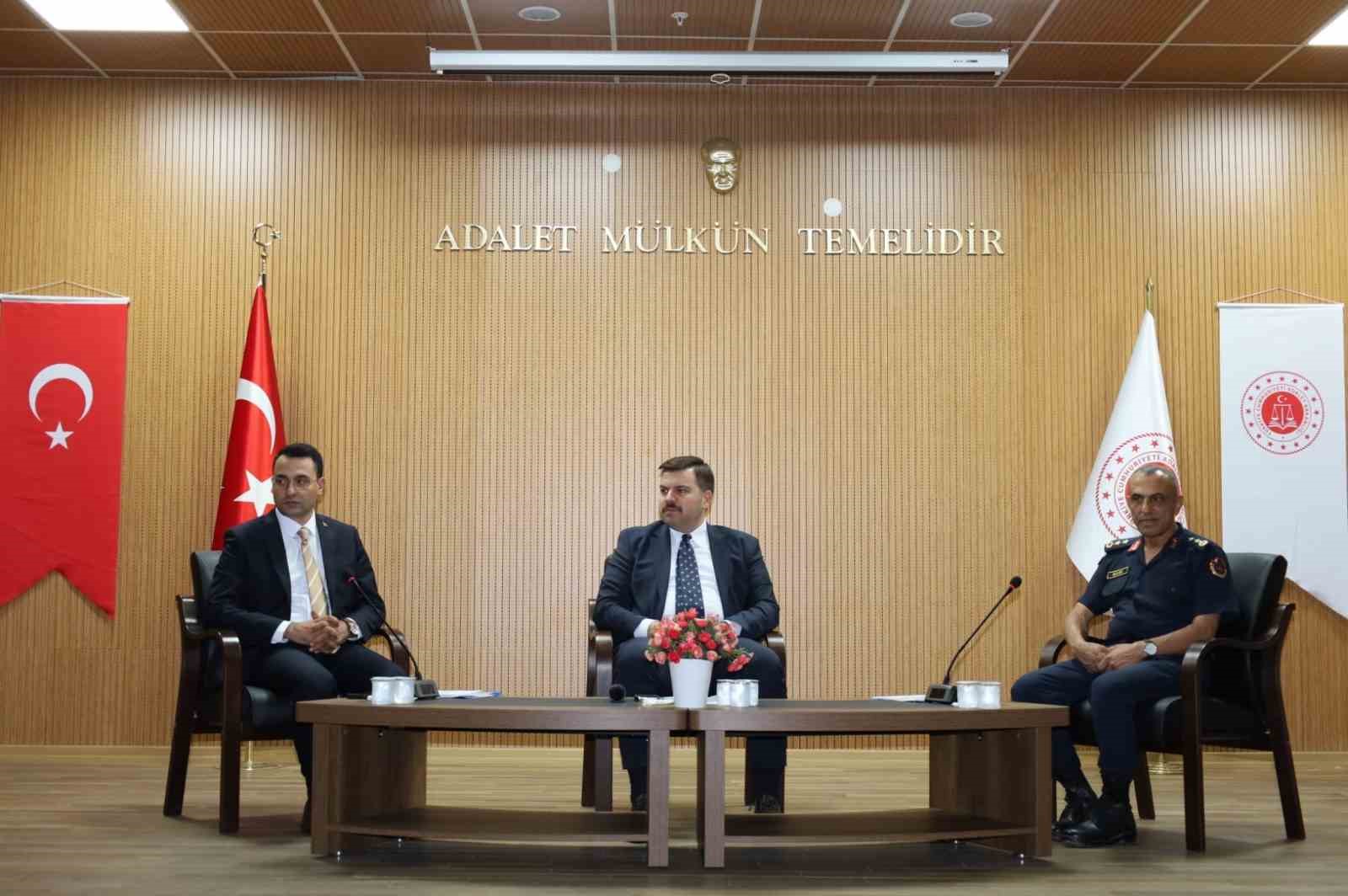 Tarsus’ta adli soruşturmalar için koordinasyon toplantısı düzenlendi
