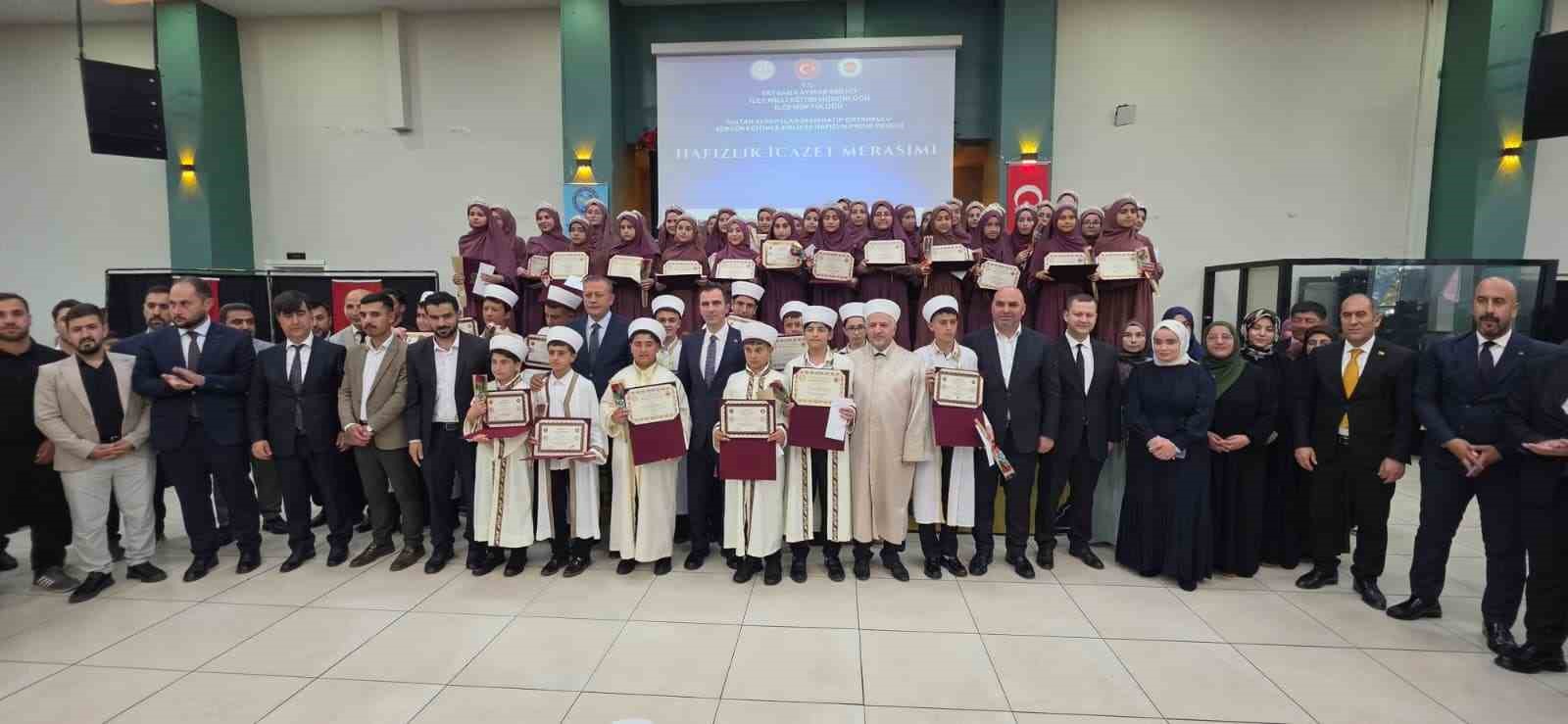 Tatvan’da görkemli hafızlık icazet merasimi: 56 hafız belgelerini aldı
