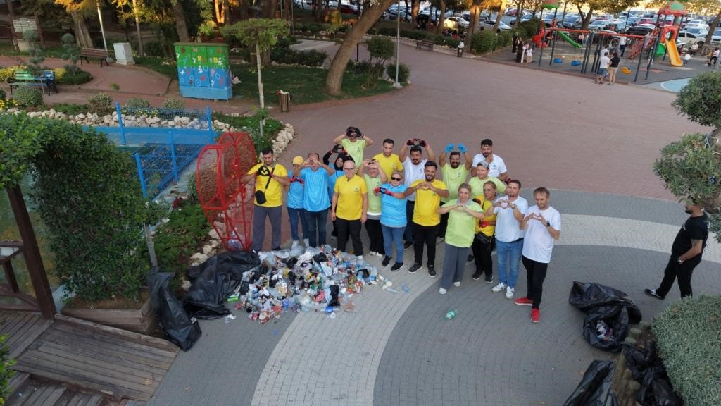 Tekirdağ’da sokaklar hareketlendi: Spor yaptılar, çöp topladılar
