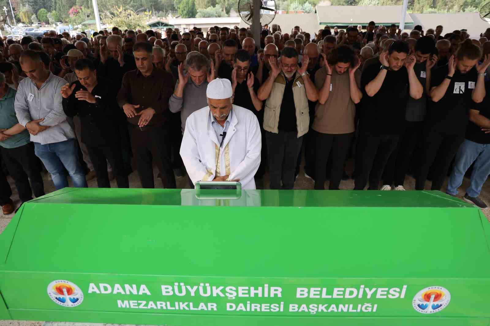 Tekne kazasında hayatını kaybeden doktor, gözyaşlarıyla toprağa verildi
