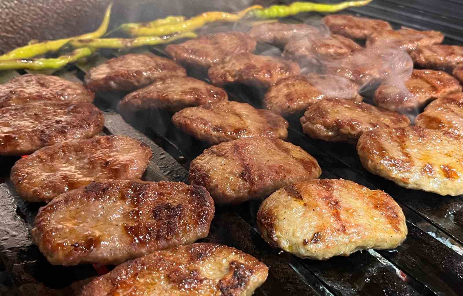 Tescilli Çerkezmüsellim pabuç köftesinin lezzeti 44 yıldır değişmedi

