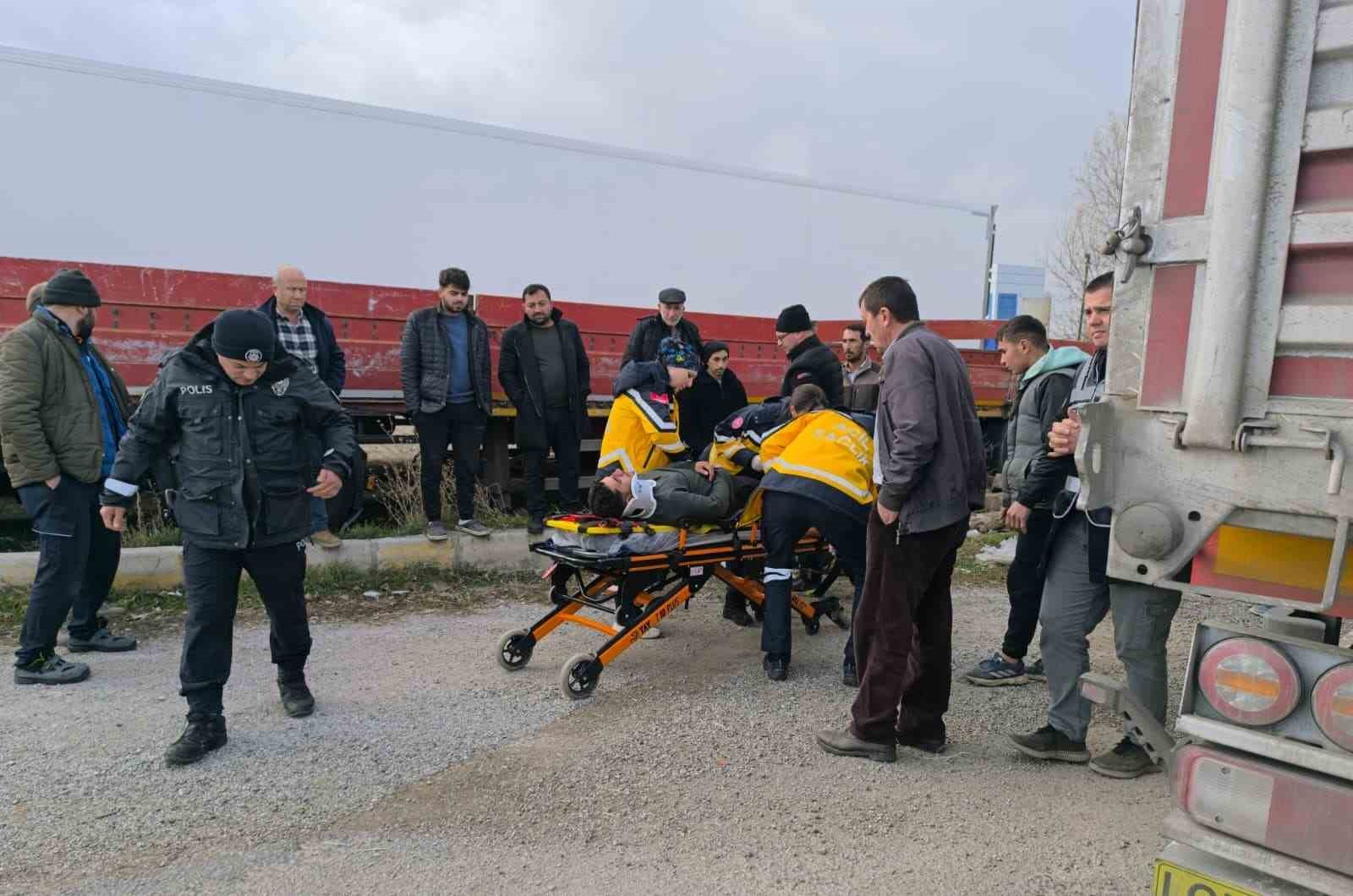 Tırın bir başka tıra arakadan çarptığı kazada faciadan dönüldü
