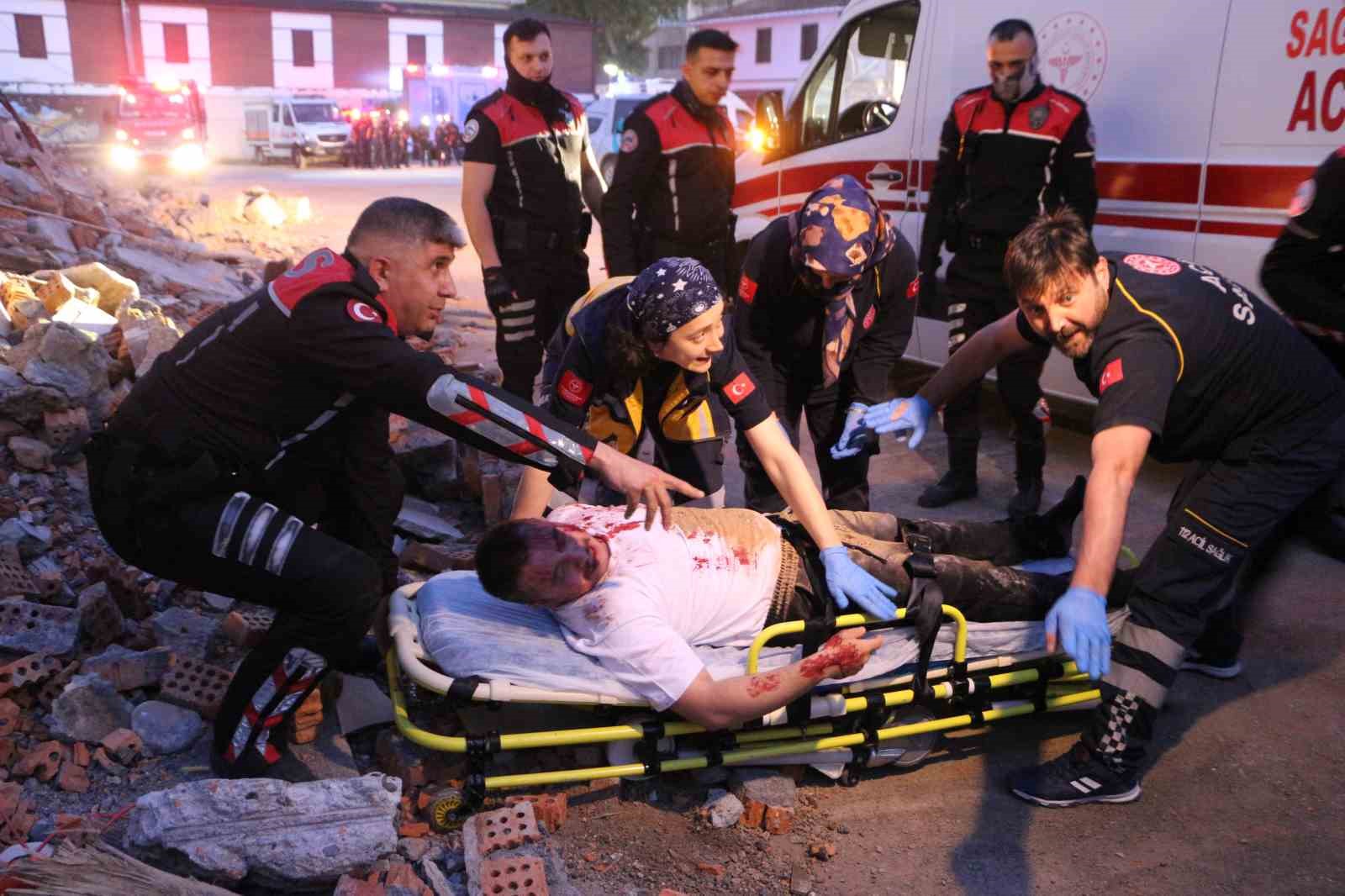 Trabzon’da deprem tatbikatı gerçeğini aratmadı
