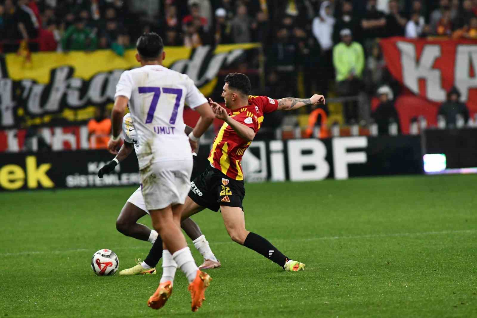 Trendyol Süper Lig: Kayserispor: 0 - Eyüpspor: 1 (İlk yarı)
