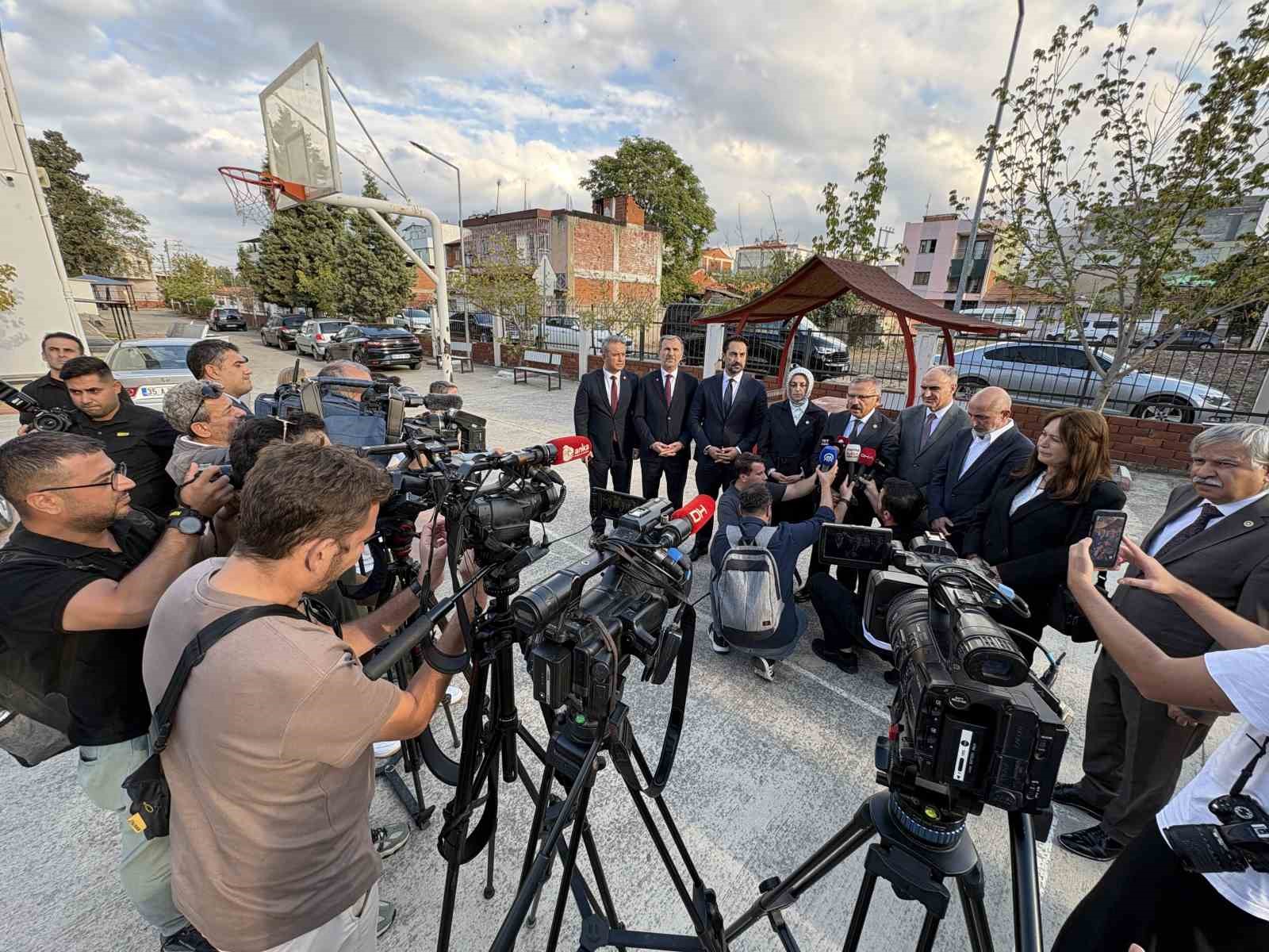 Turgutlu’daki saldırı sonrası ’Hitler ve gamalı haç’ uyarısı
