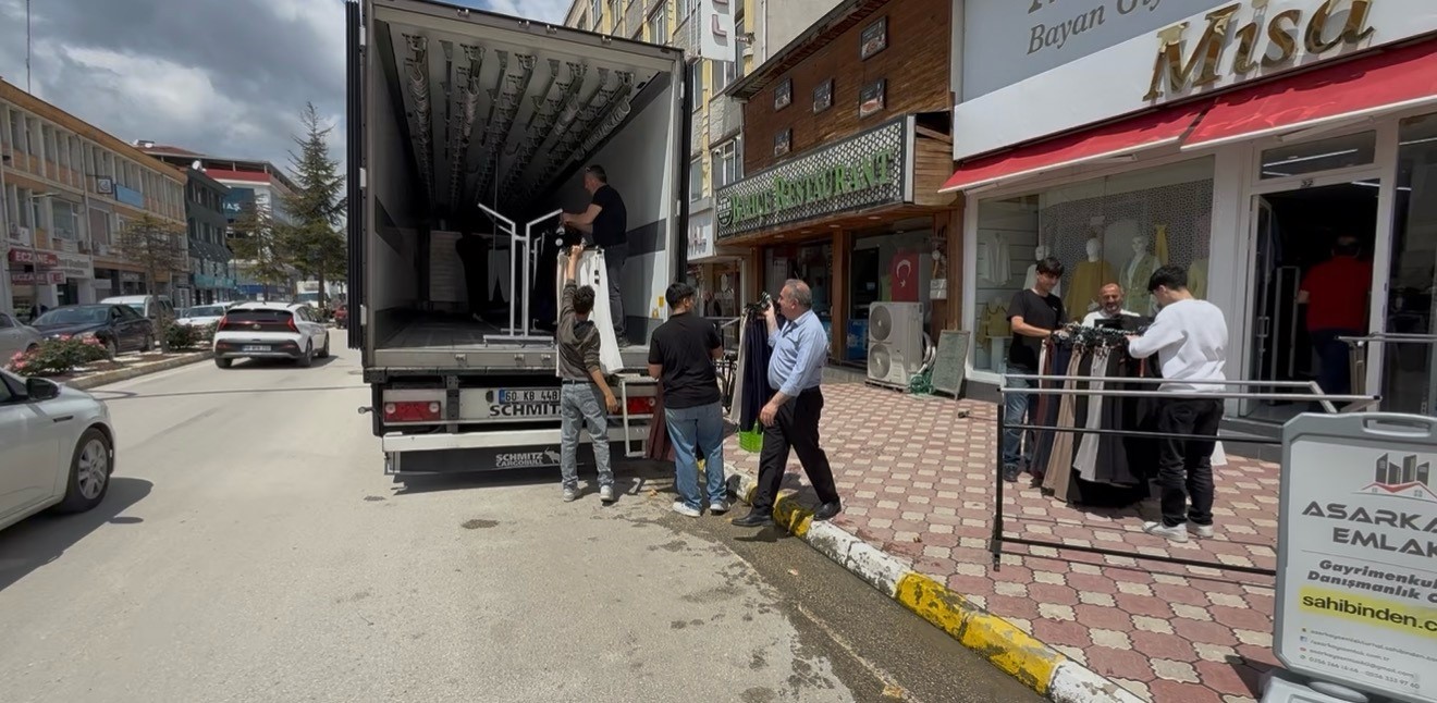Turhal’da taşkın riskine karşı esnaf kepenk kapattı
