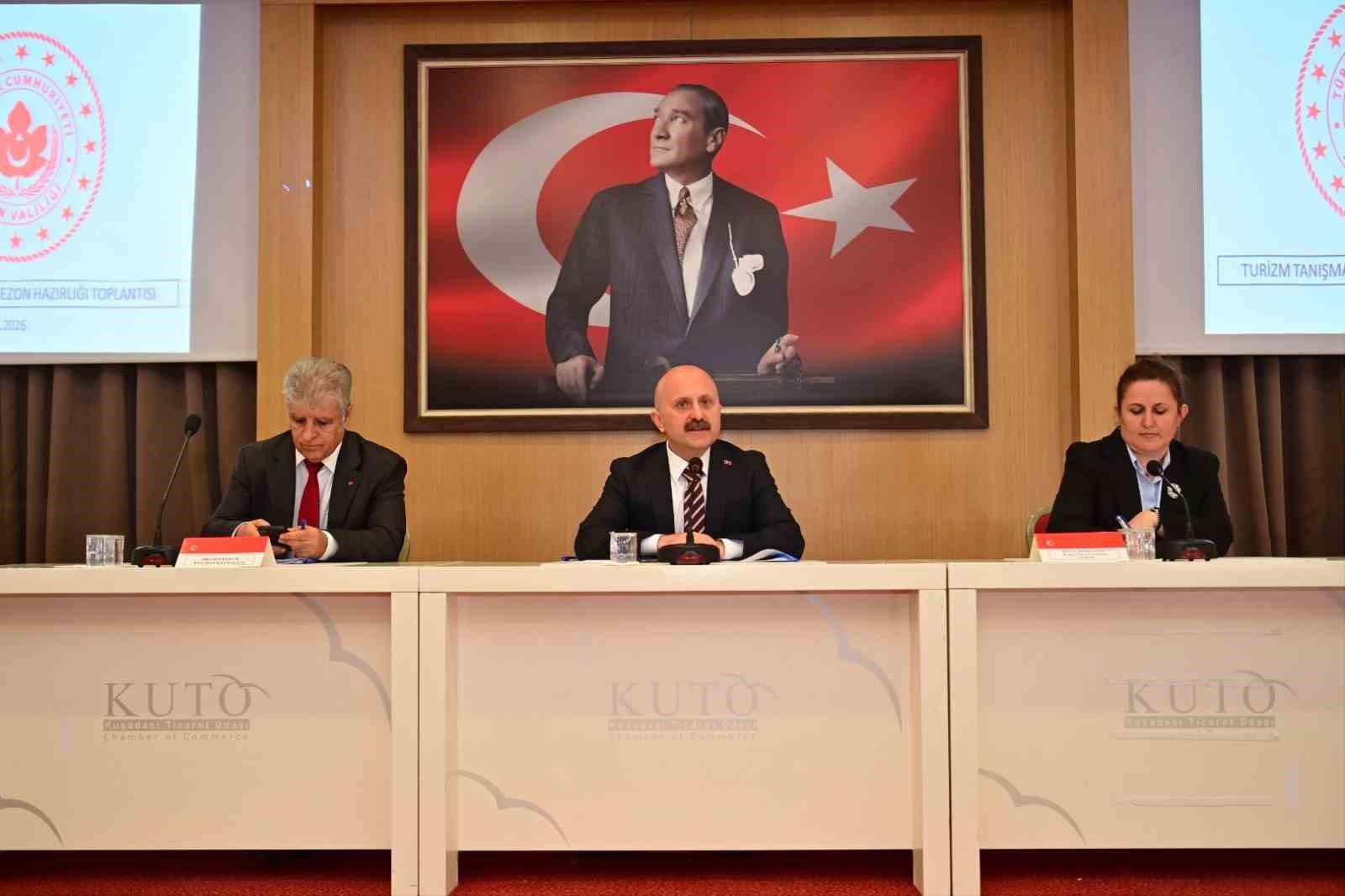 Turizm sezonu Kuşadası’nda masaya yatırıldı
