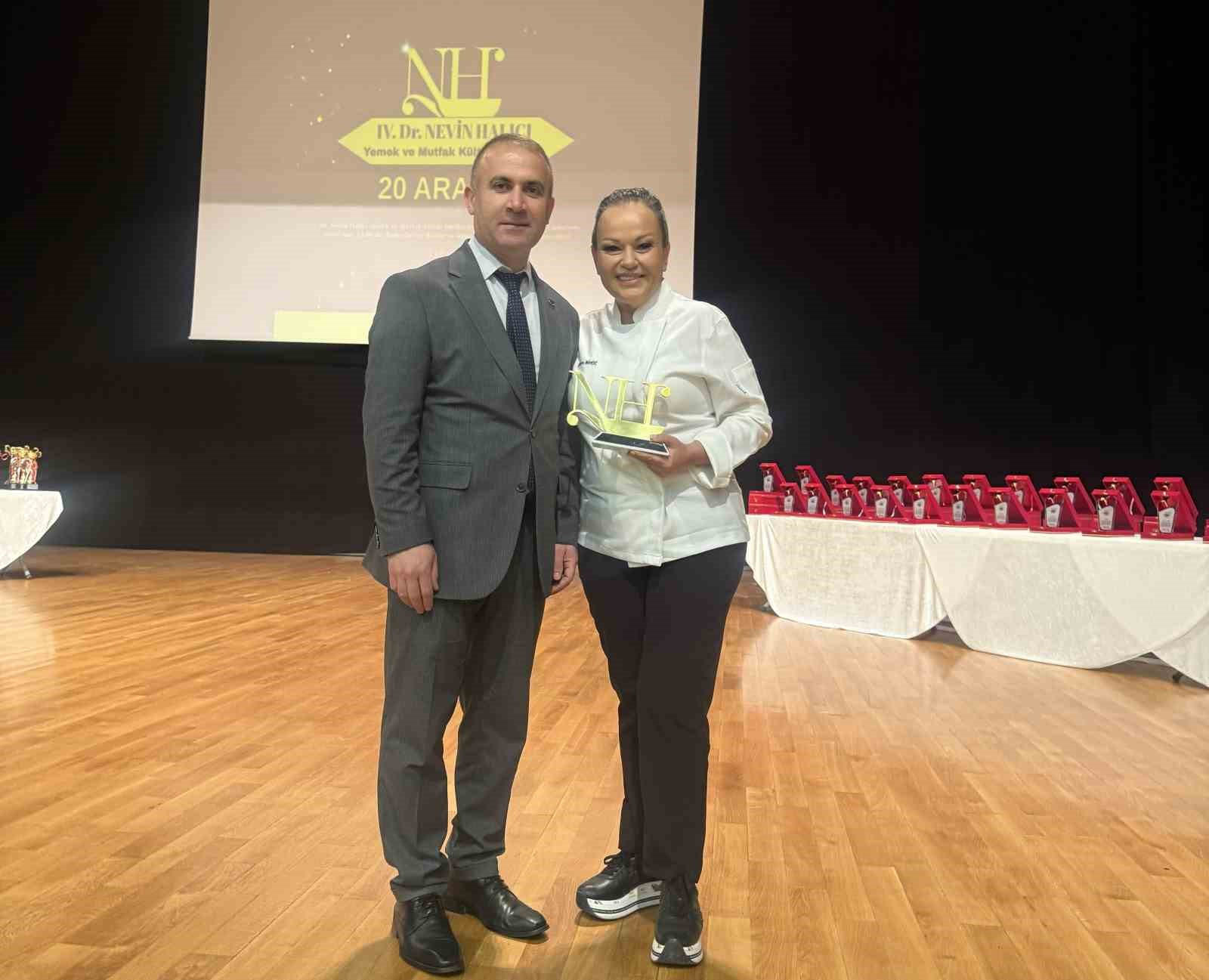 Türk mutfağı şefi Özlem Mekik ‘Yılın En İyi Kadın Şefi’ seçildi
