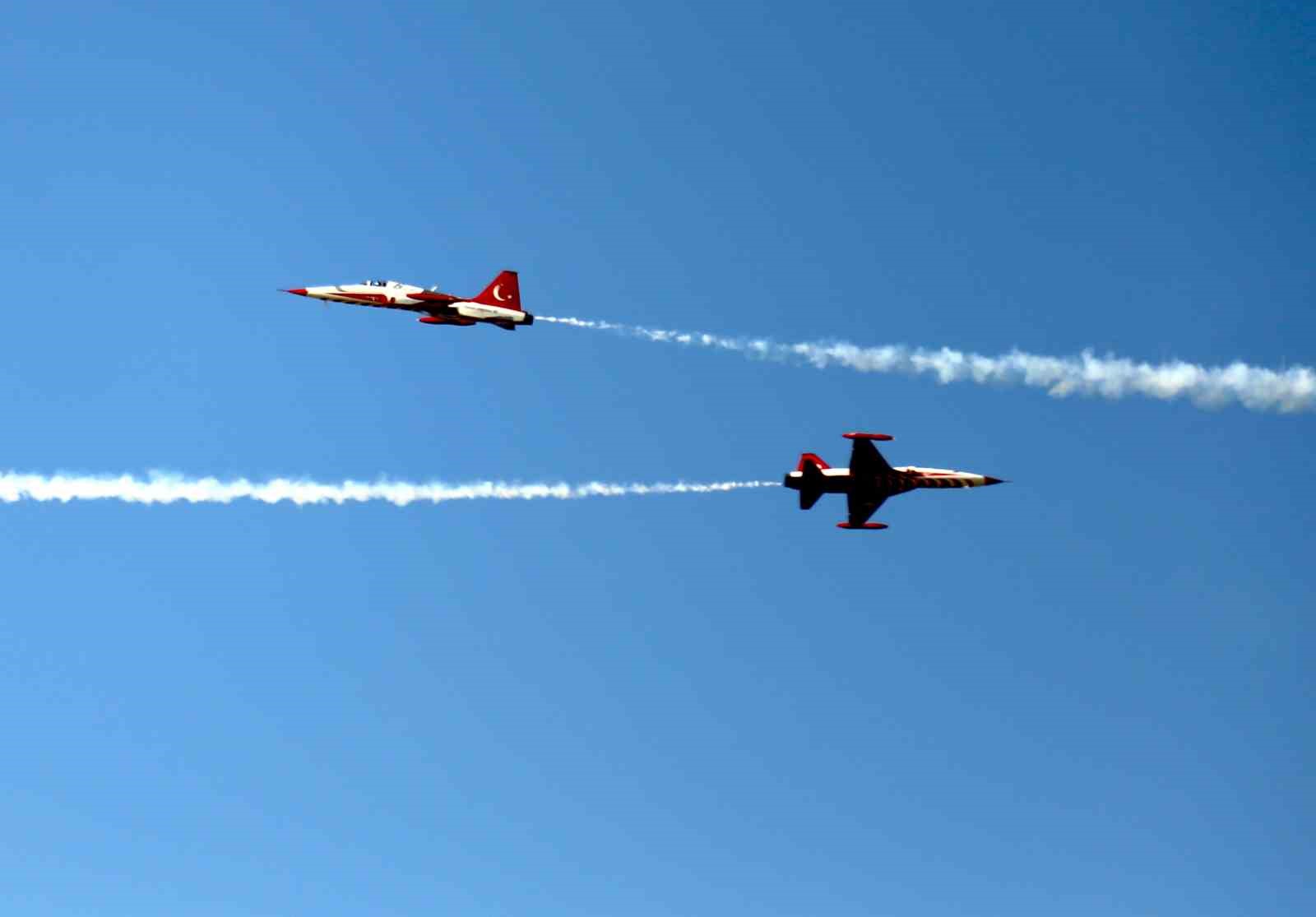 Türk Yıldızları’ndan göz kamaştıran prova uçuşu
