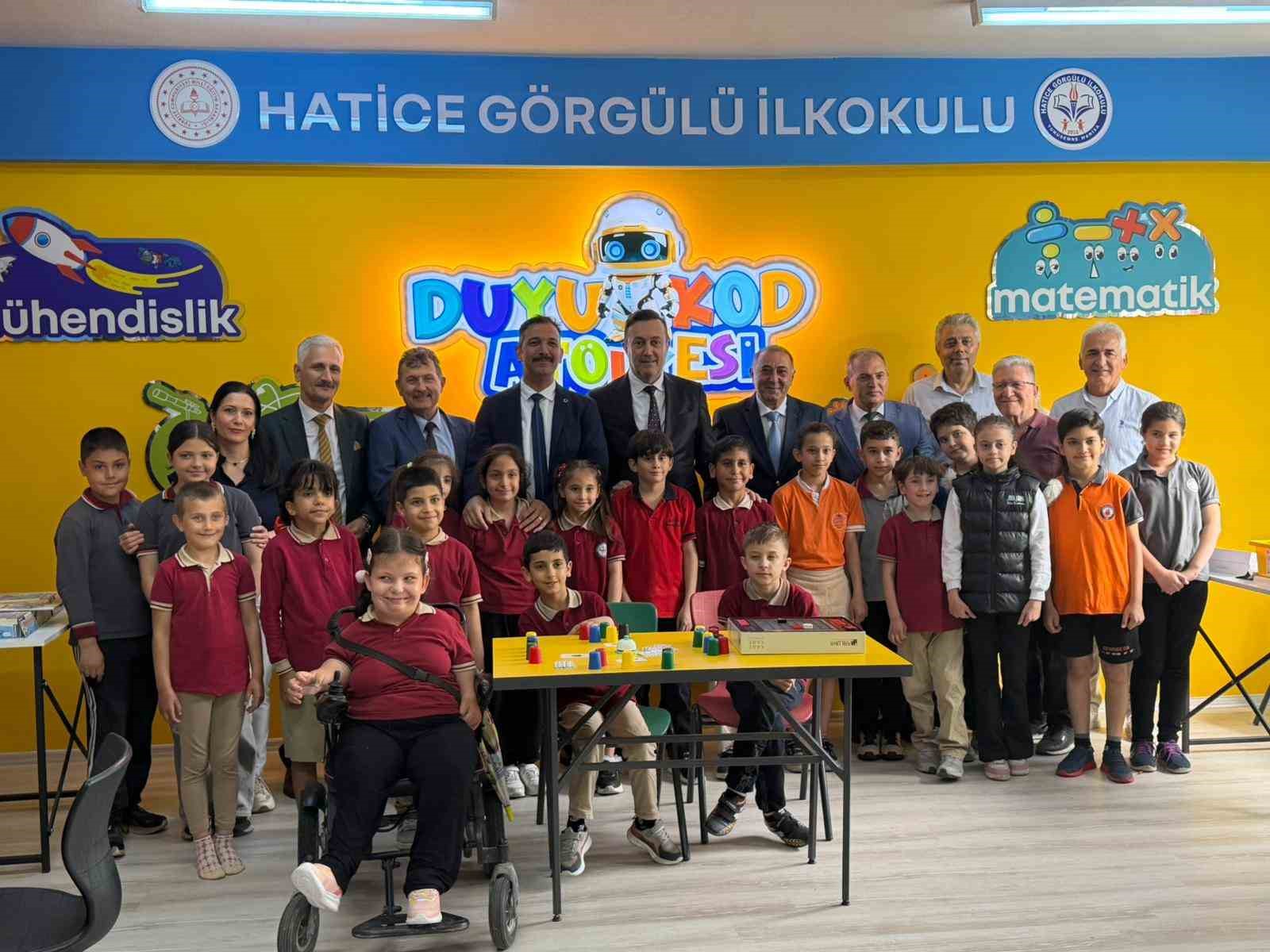 Türkiye’de ilk kez özel çocuklar için ’DUYU-KOD Atölyesi’ açıldı
