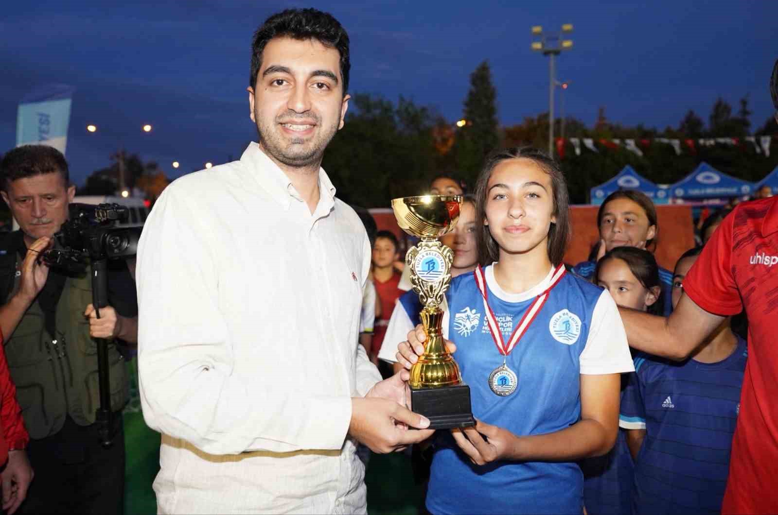 Tuzla’da Yaz Spor Okulları coşkuyla tamamlandı
