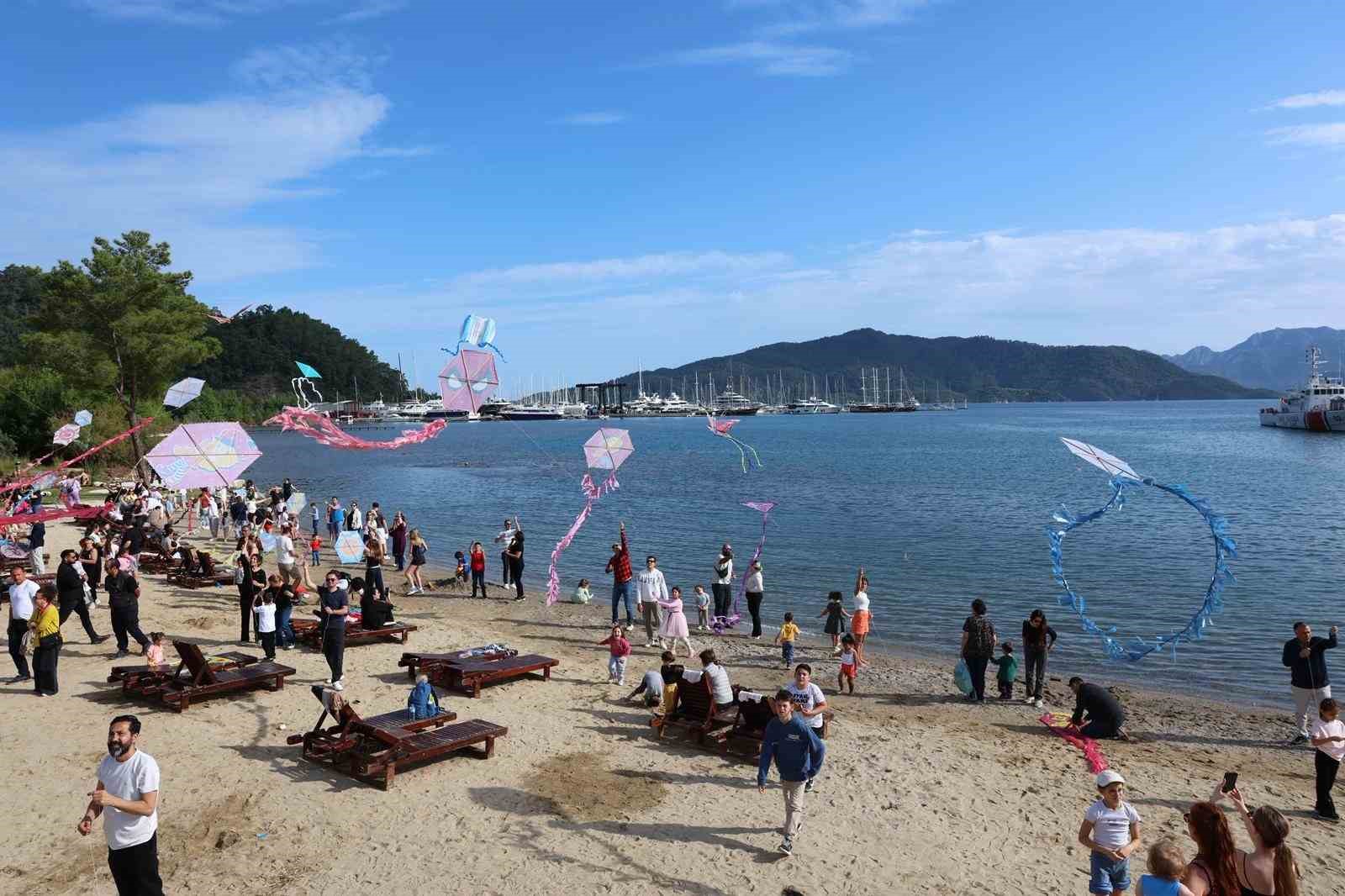 Uçurtmalar gökyüzünü, çocuklar da Burunucu’nu renklendirdi
