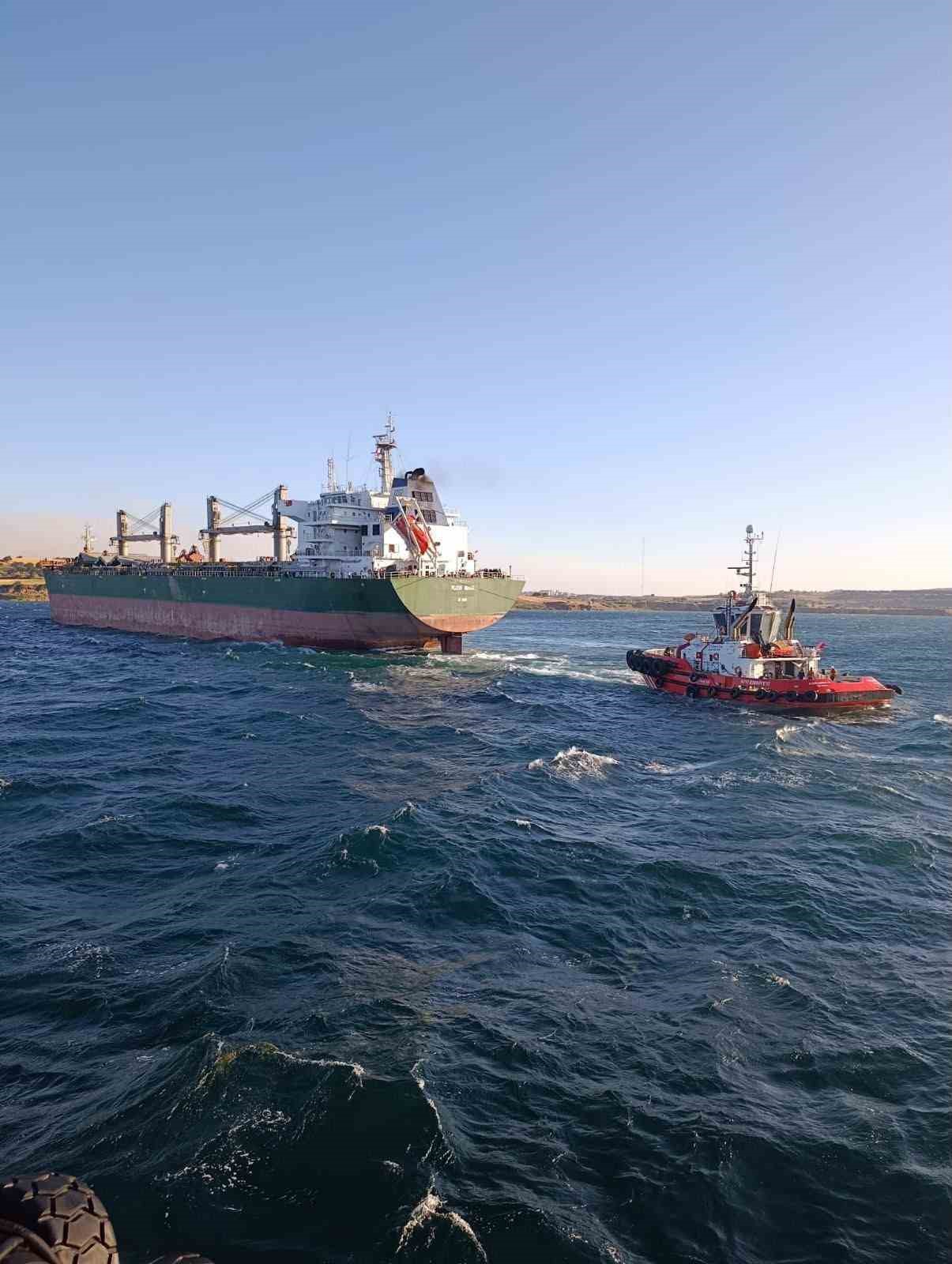 Ulaştırma ve Altyapı Bakanlığı: "Çanakkale Boğazı gemi trafiği, çift yönlü ve geçici olarak askıya alınmıştır"
