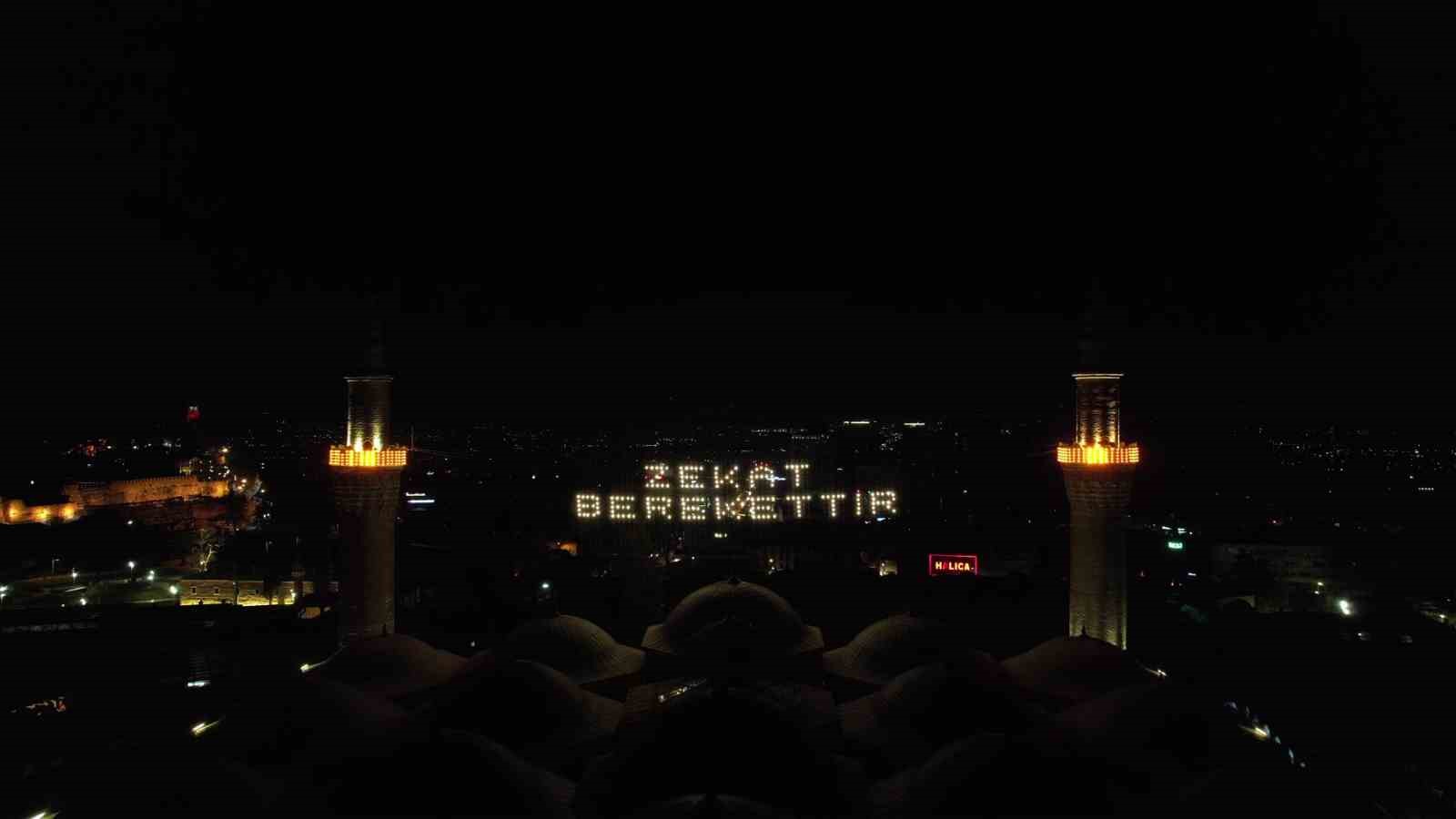 Ulucami’nin yeni mahyası Uludağ’dan görülüyor
