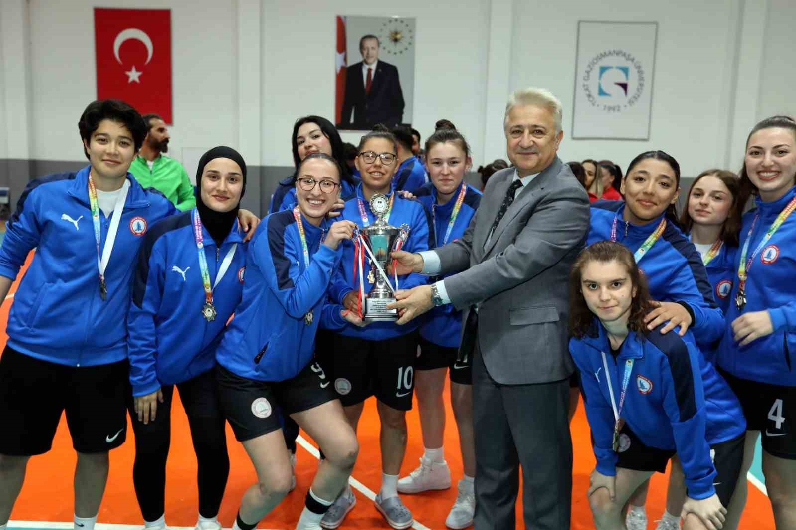 ÜNİLİG’de kupa sahiplerini buldu
