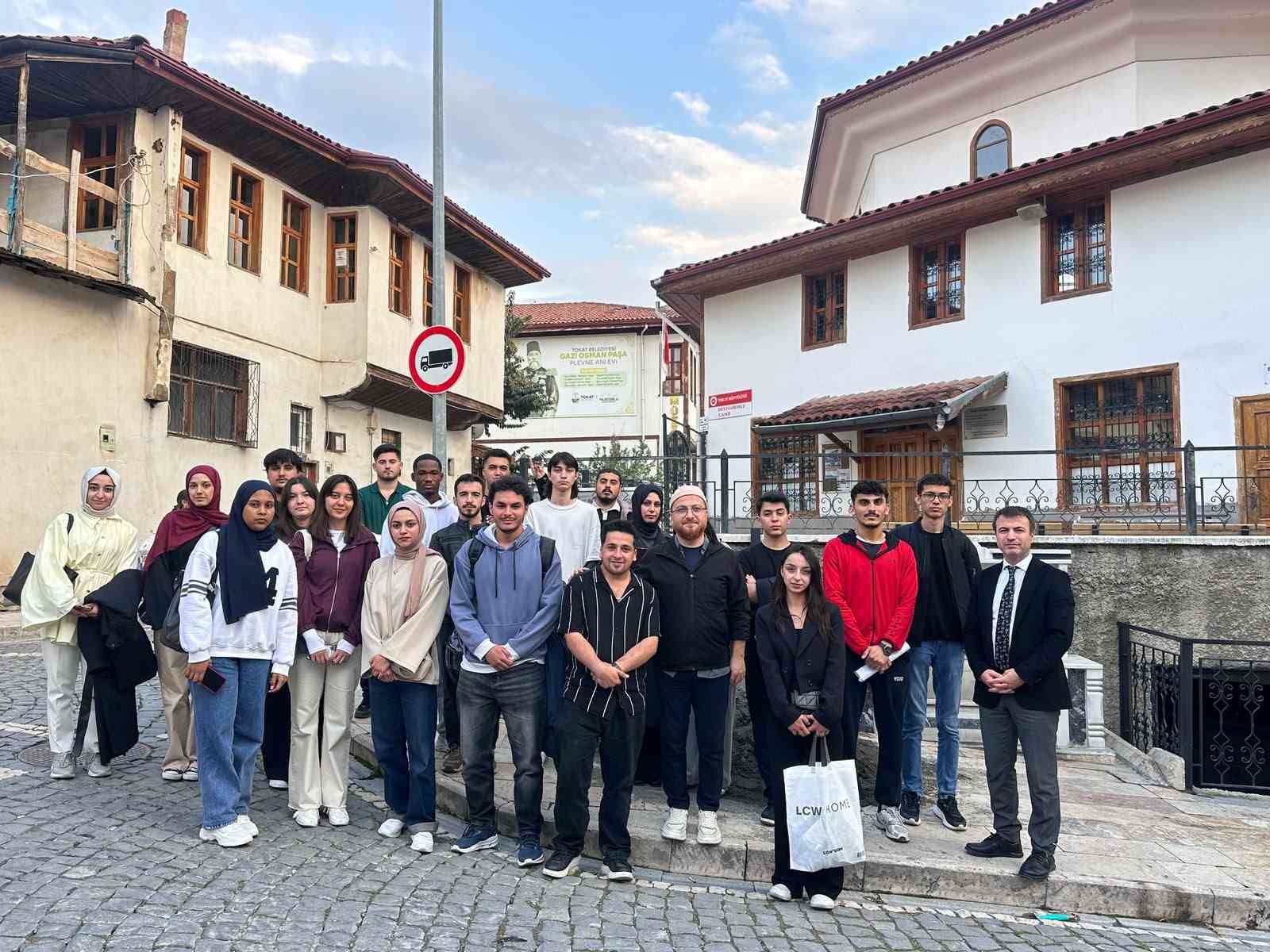 Üniversitelilerin dersliği bu kez tarihi mekanlar oldu
