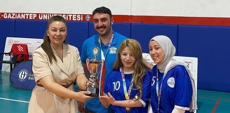 Üniversiteyi yasa boğan ölüm
