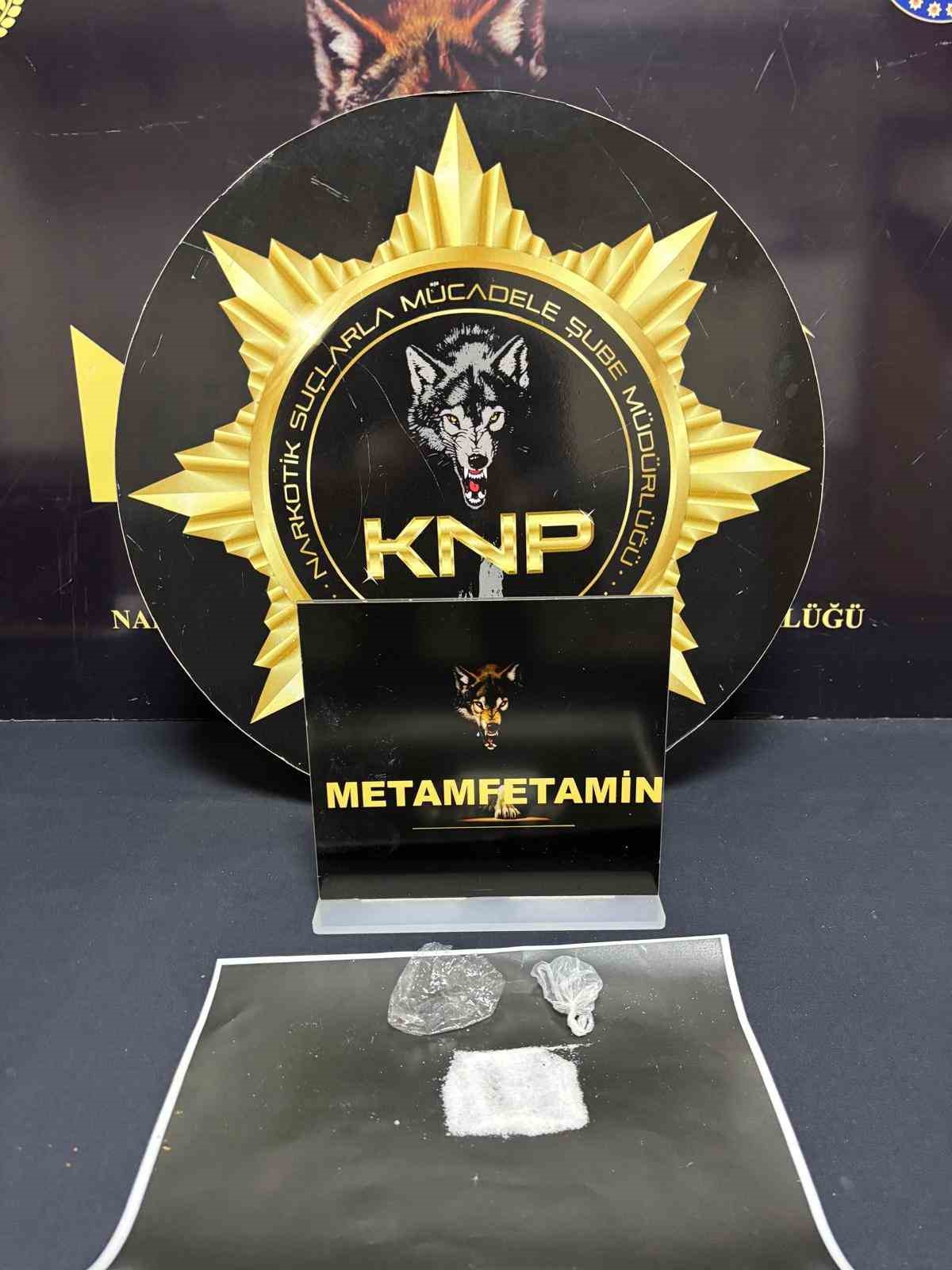 Uyuşturucu operasyonlarında 3 şüpheli yakalandı
