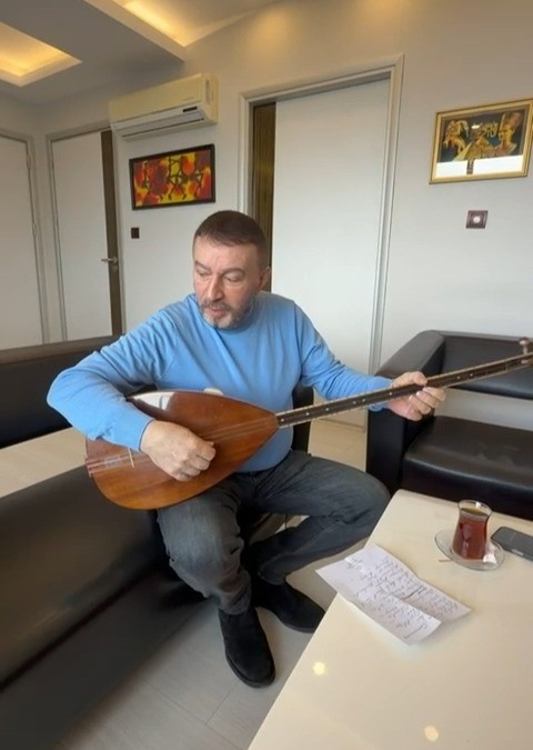 "Uzaylı Mustafa", Samsun’un güzelliğine türkü yaktı
