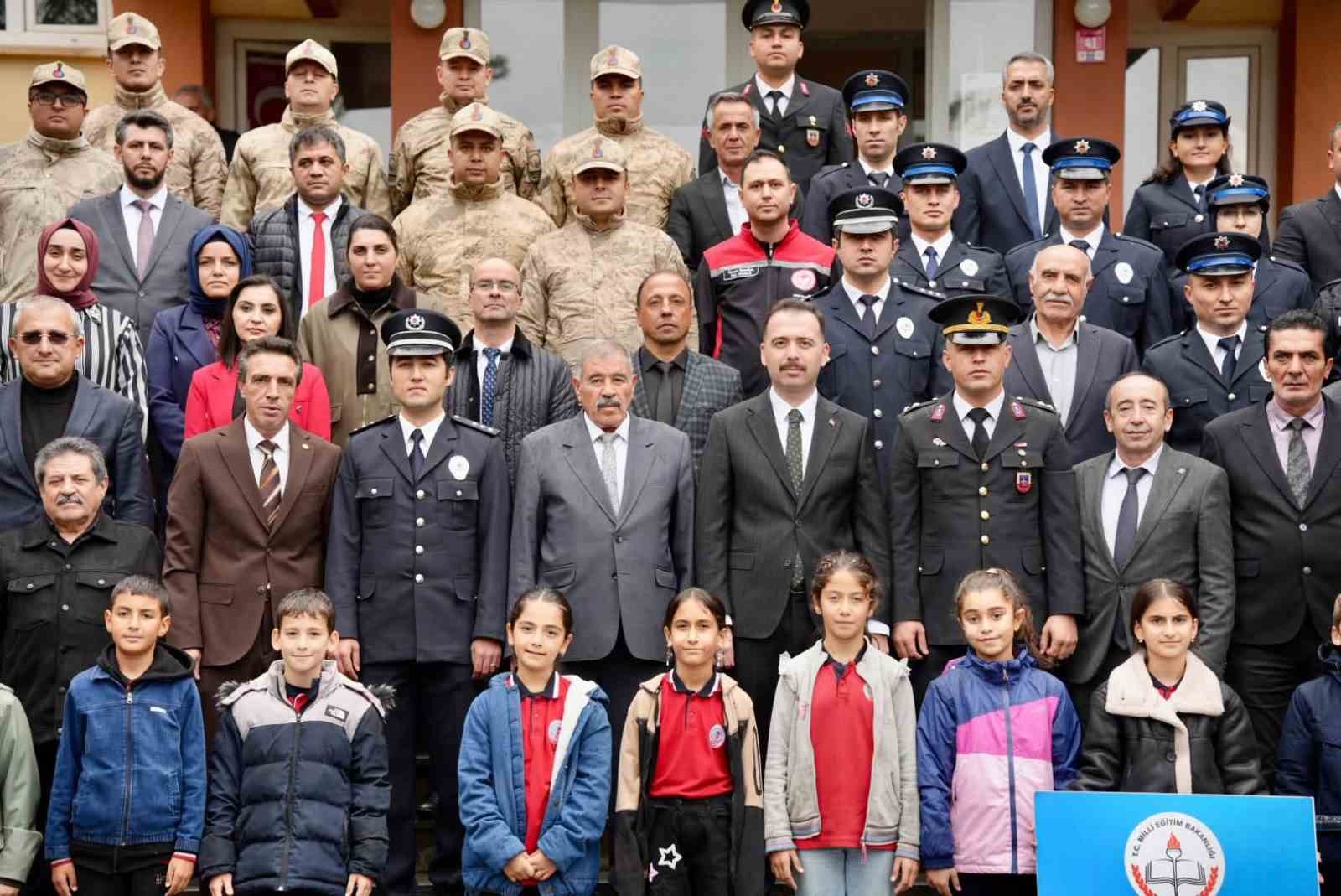 Üzümlü’de 29 Ekim Cumhuriyet Bayramı

