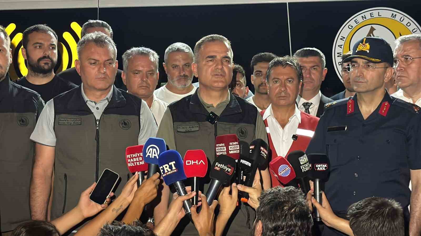 Vali Akbıyık: "Orman yangını için 417 personel ve 126 araçla mücadelemiz sürüyor"
