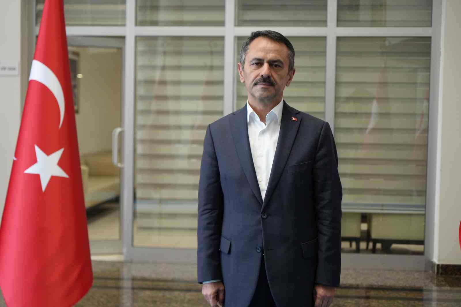 Vali Aktaş, kamu personeliyle bayramlaştı: "Ekipler 9 gün boyunca sahada olacak"
