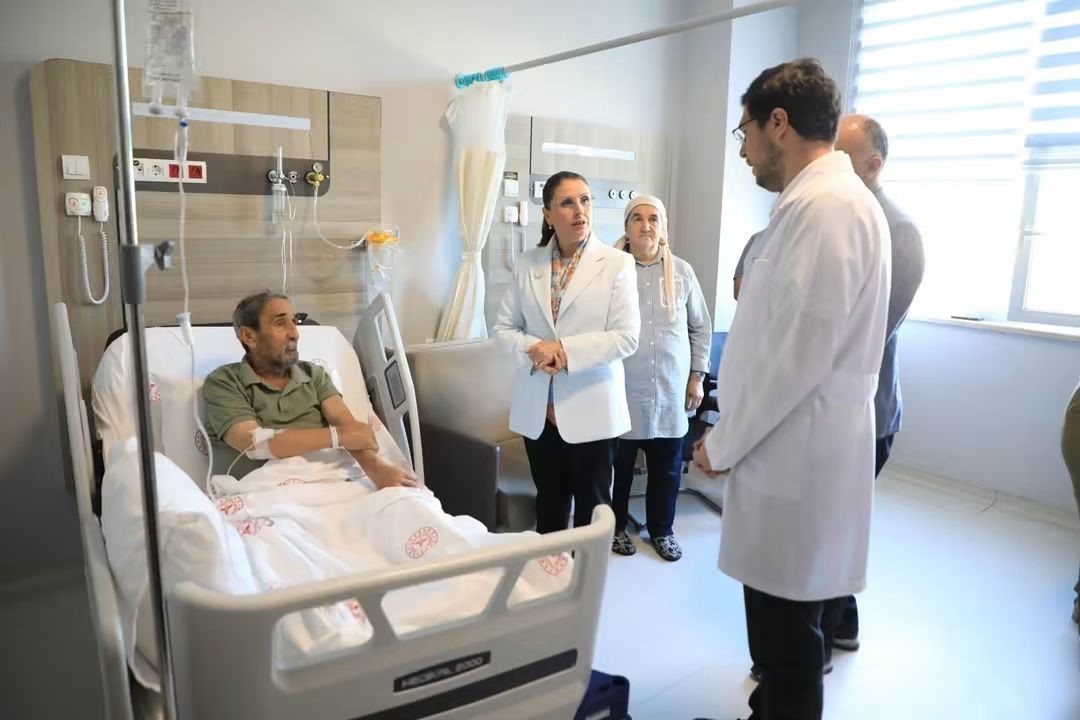 Vali Arslan Kıbrıs Gazisini hastanede ziyaret etti
