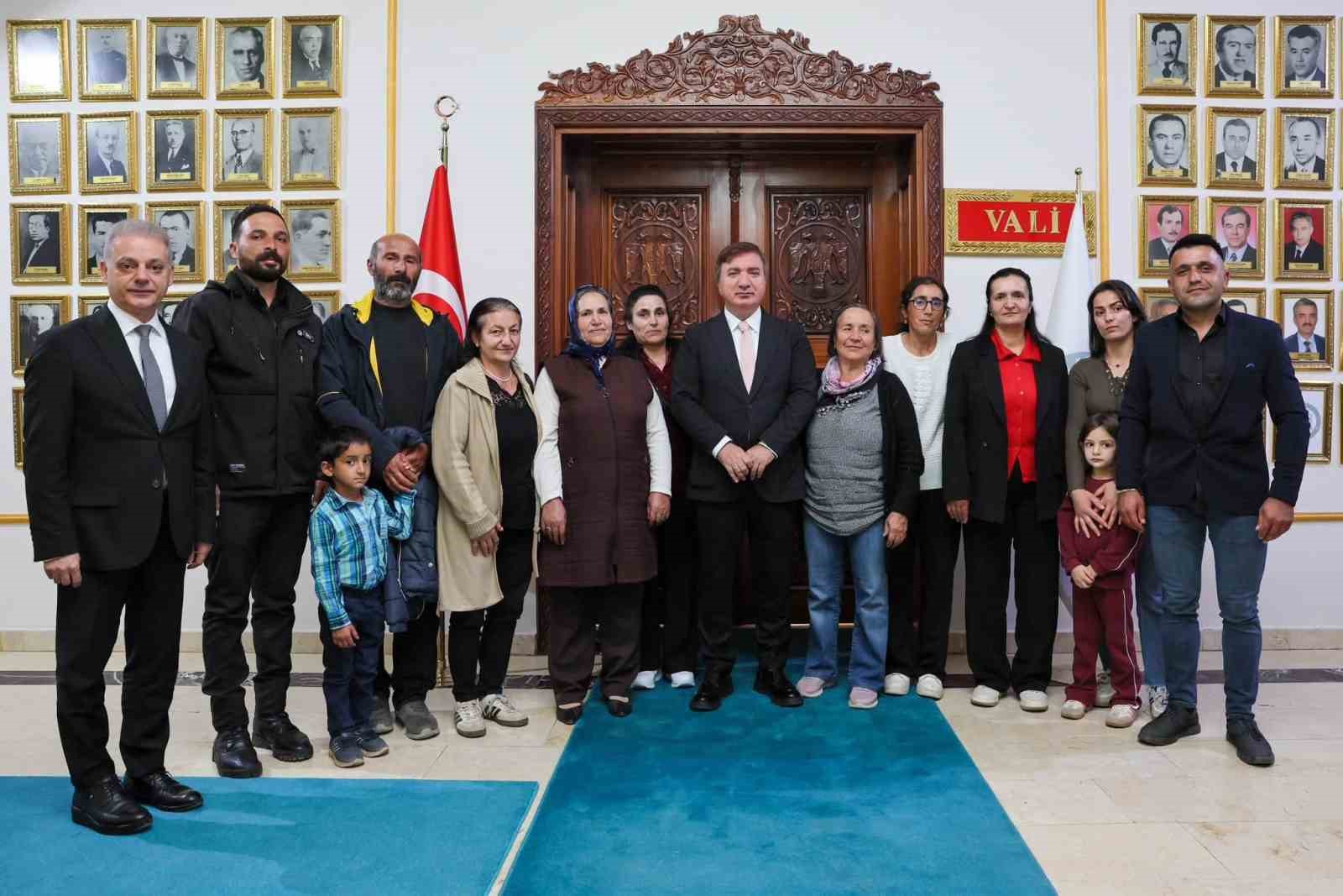 Vali Aydoğdu, Kureyşli Sarıkaya köyü sakinlerini ağırladı
