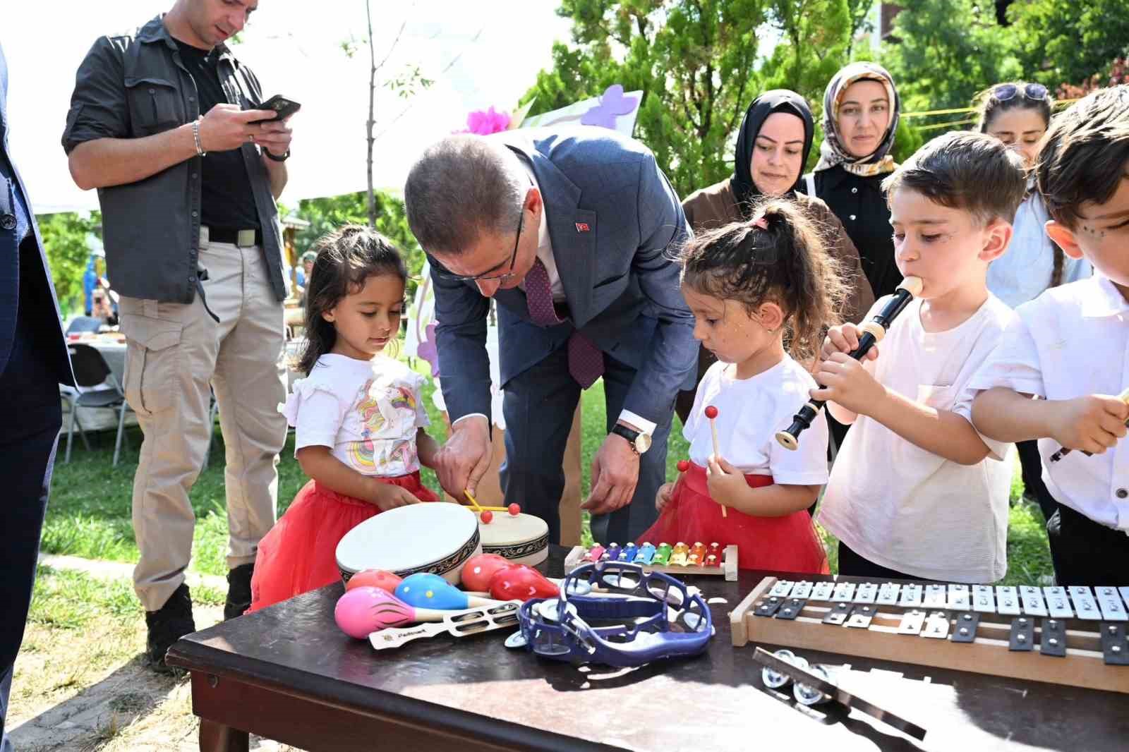 Vali Baruş, Oltu’da ADEM dönem sonu sergisinin açılışını yaptı

