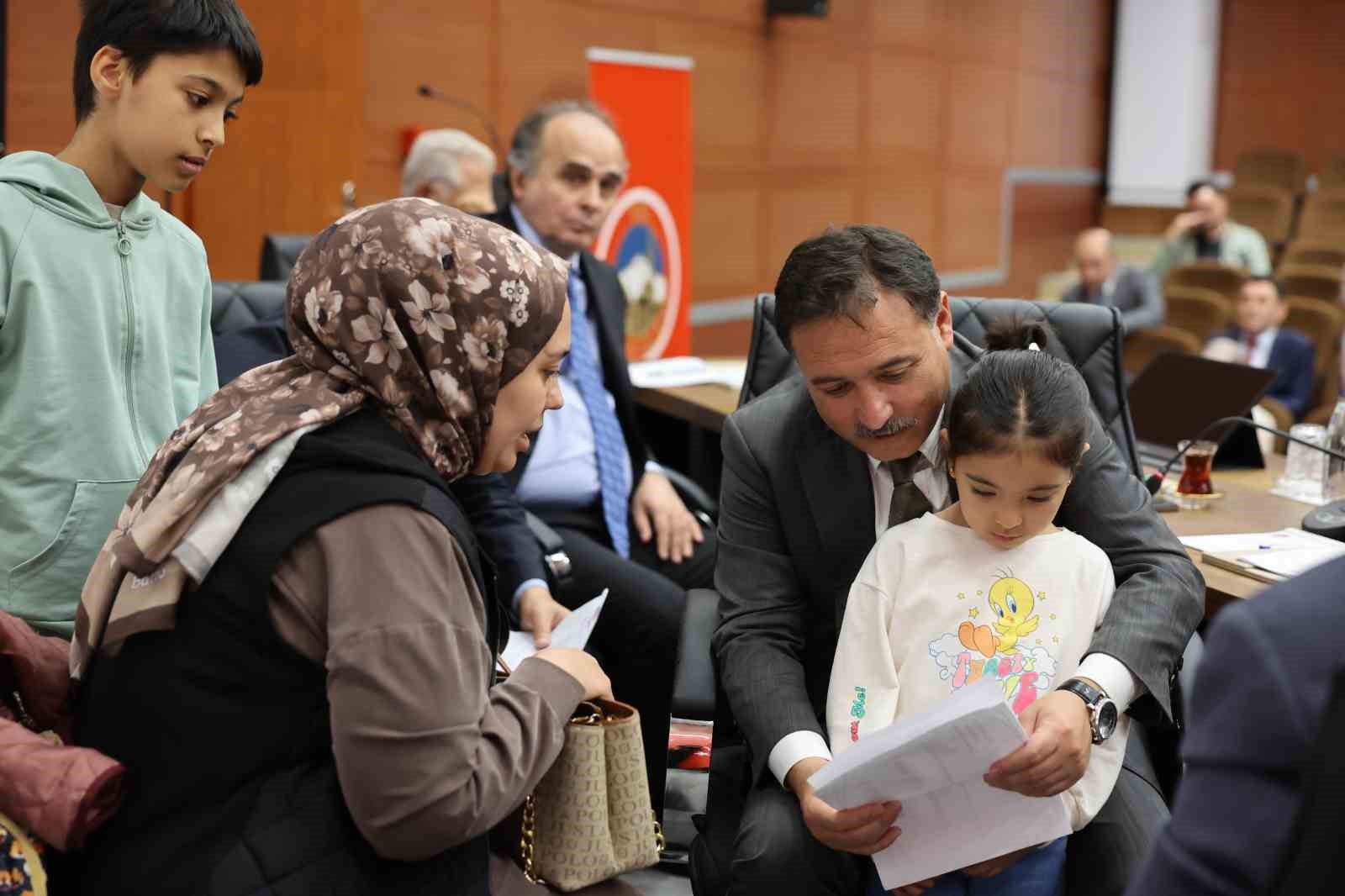 Vali Çiçek, vatandaşların talep ve önerilerini dinledi
