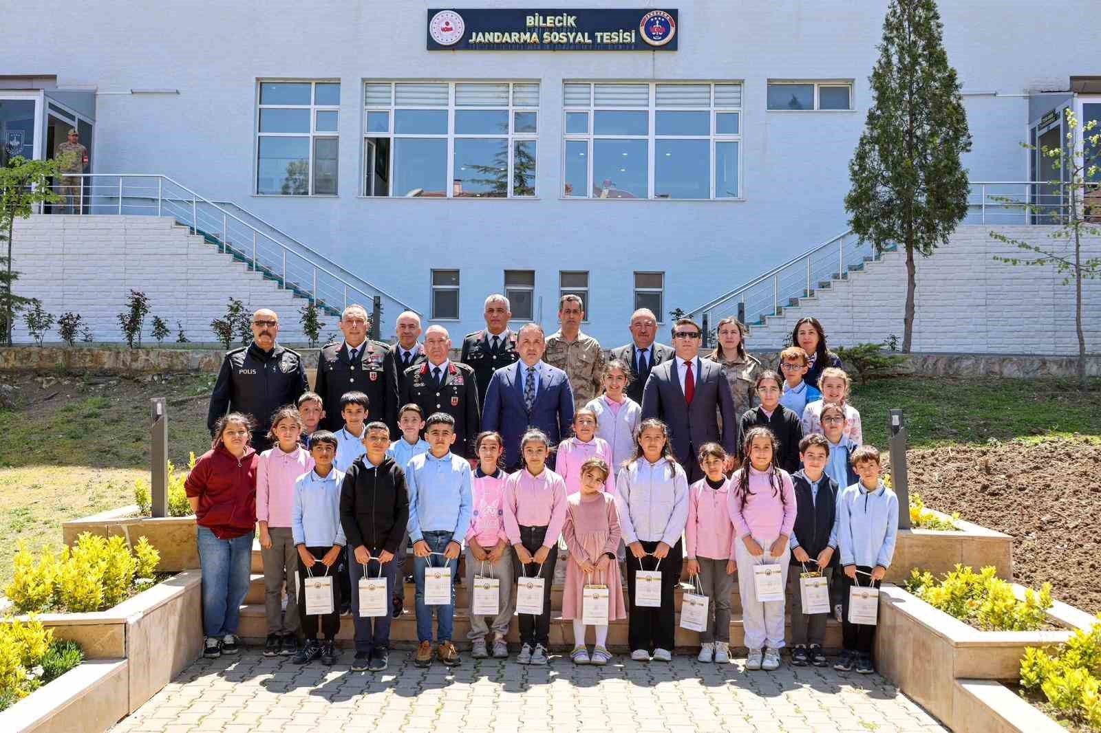 Vali Sözer, öğrencilerle bir araya geldi

