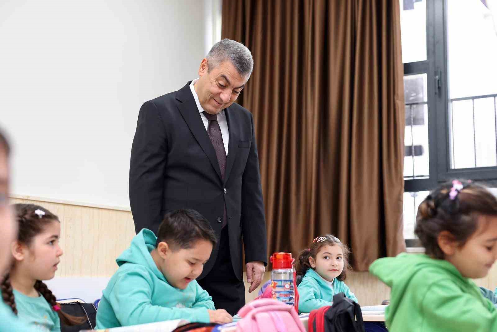 Vali Toros: "Yıkılan bin 469 derslik yerine bin 534 modern derslik yaptık"
