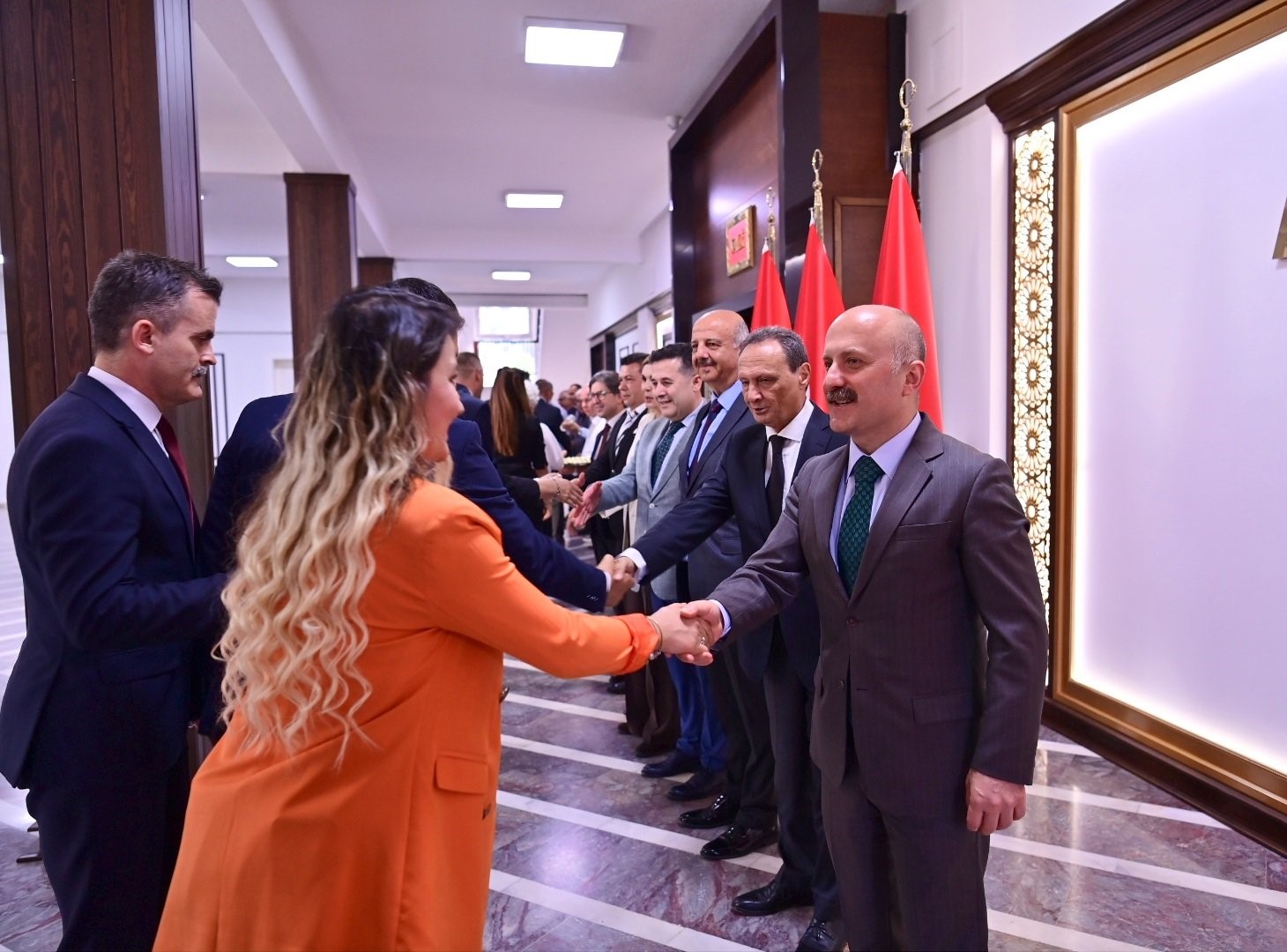 Vali Varol personelle bayramlaştı
